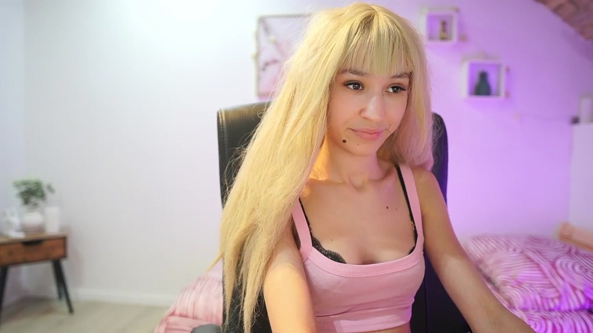 Gallery image thumbnail from Amai__Liu's myfreecams stream on, 02/25/2026, 14:59 image 14 of 20