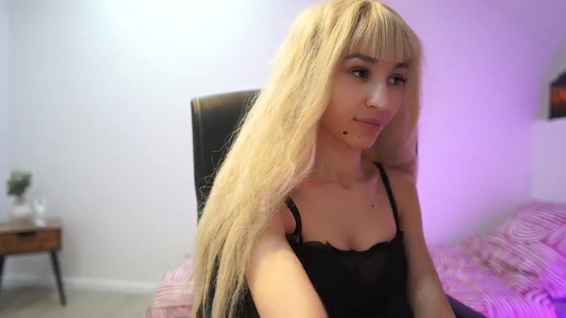 Gallery image thumbnail from Amai__Liu's myfreecams stream on, 03/18/2026, 14:49 image 11 of 20