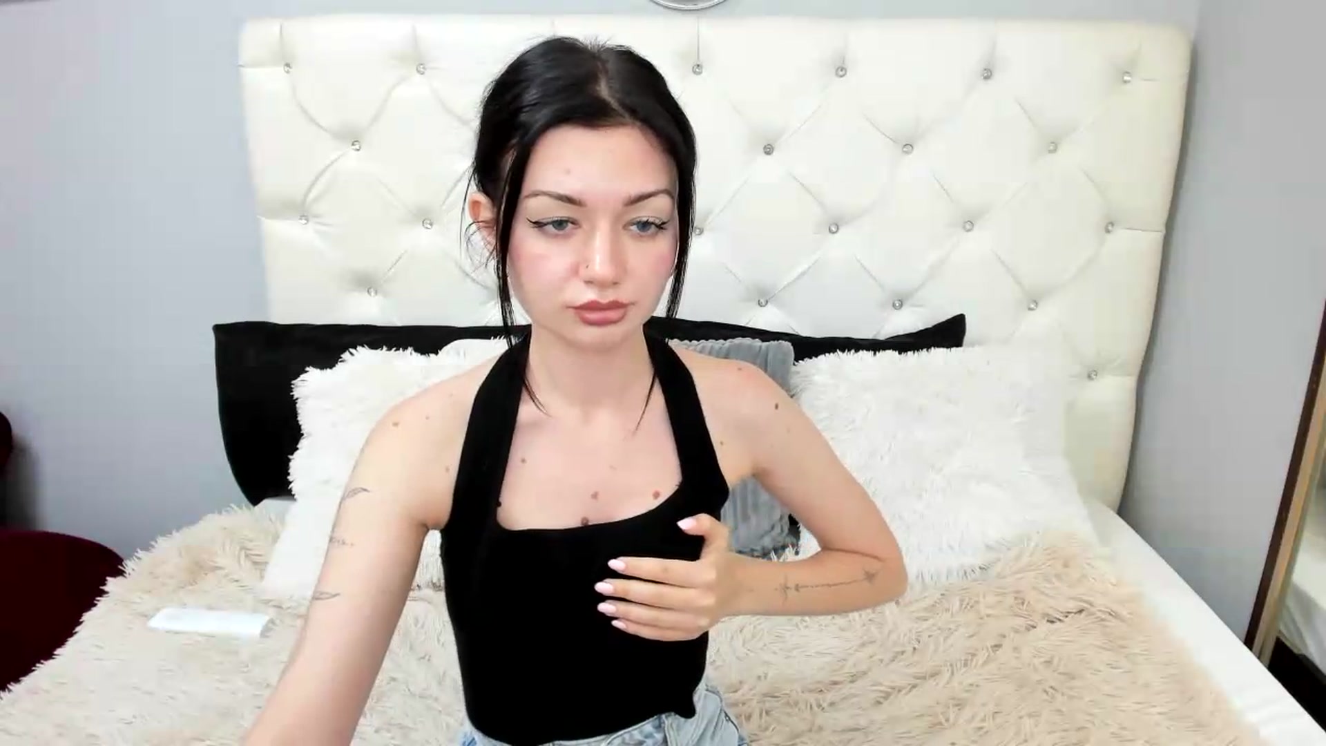 Gallery image thumbnail from AmaliaDream's myfreecams stream on, 06/25/2026, 16:30 image 10 of 20