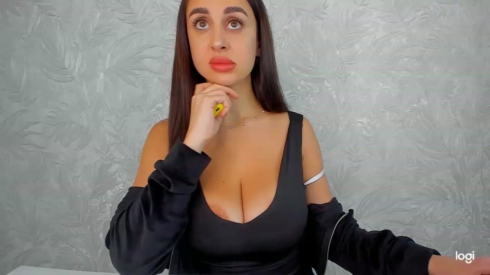 Gallery image thumbnail from AmandaWales_'s myfreecams stream on, 11/14/2022, 13:16 image 3 of 20