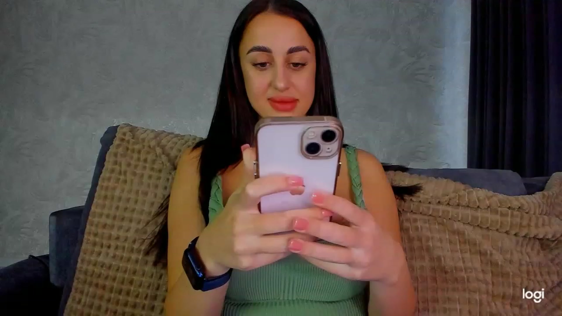 Gallery image thumbnail from AmandaWales_'s myfreecams stream on, 11/17/2022, 13:03 image 4 of 20