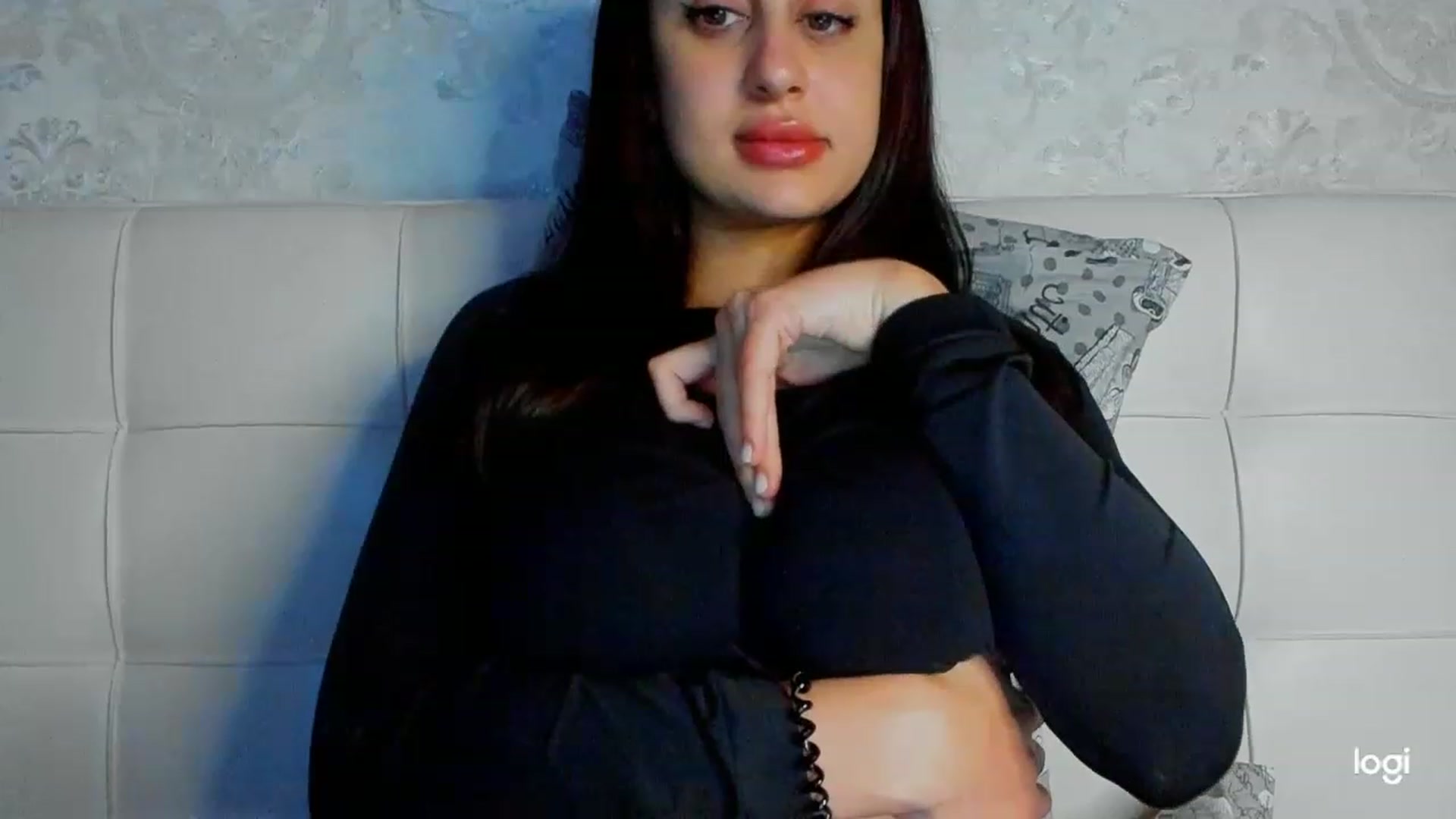 Gallery image thumbnail from AmandaWales_'s myfreecams stream on, 12/12/2022, 17:39 image 7 of 20
