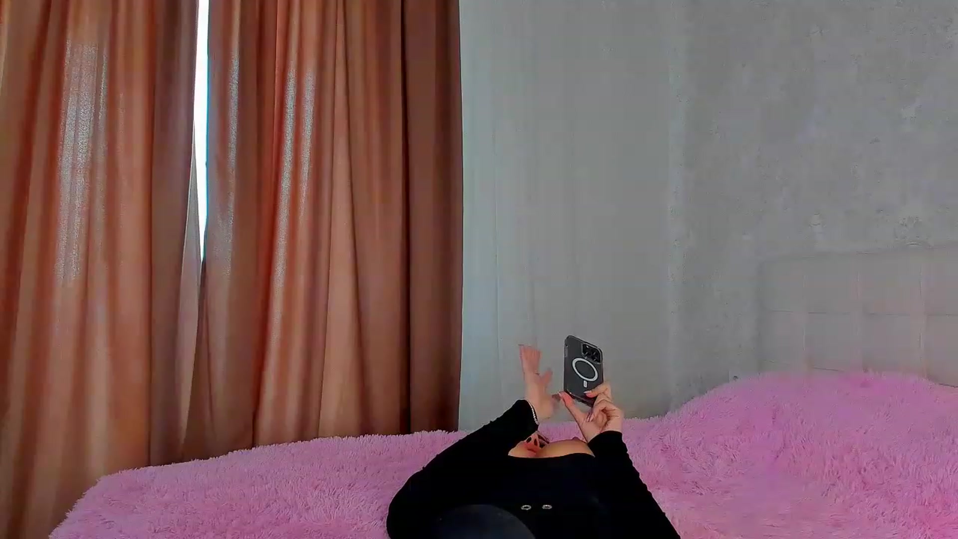 Gallery image thumbnail from AmandaWales_'s myfreecams stream on, 03/09/2023, 14:07 image 12 of 20