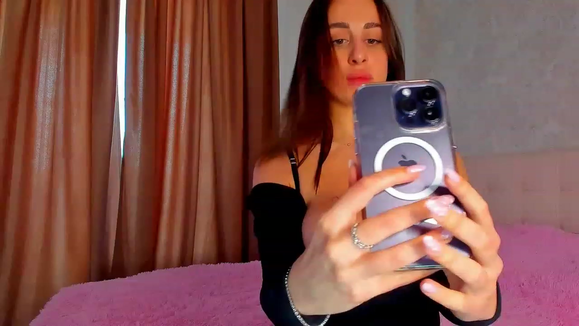 Gallery image thumbnail from AmandaWales_'s myfreecams stream on, 03/09/2023, 14:07 image 6 of 20