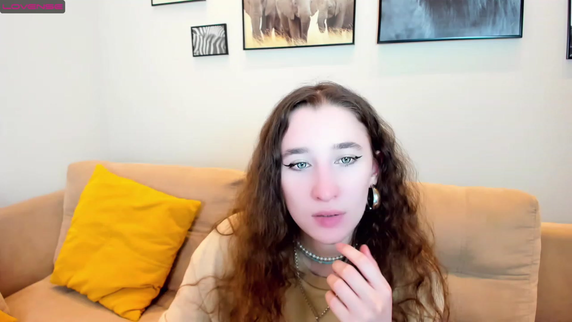Gallery image thumbnail from Amanda_Kirke's myfreecams stream on, 03/05/2023, 13:05 image 19 of 20