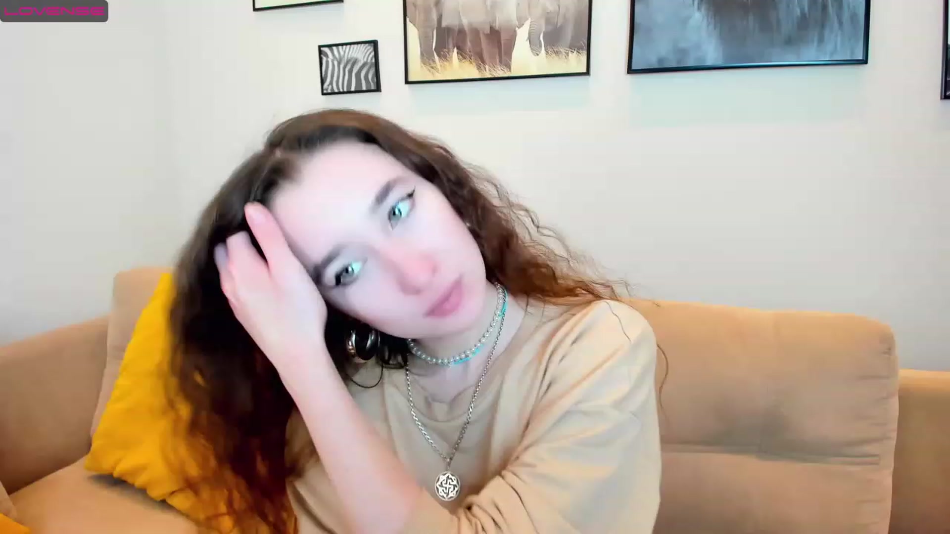 Gallery image thumbnail from Amanda_Kirke's myfreecams stream on, 03/05/2023, 13:05 image 2 of 20