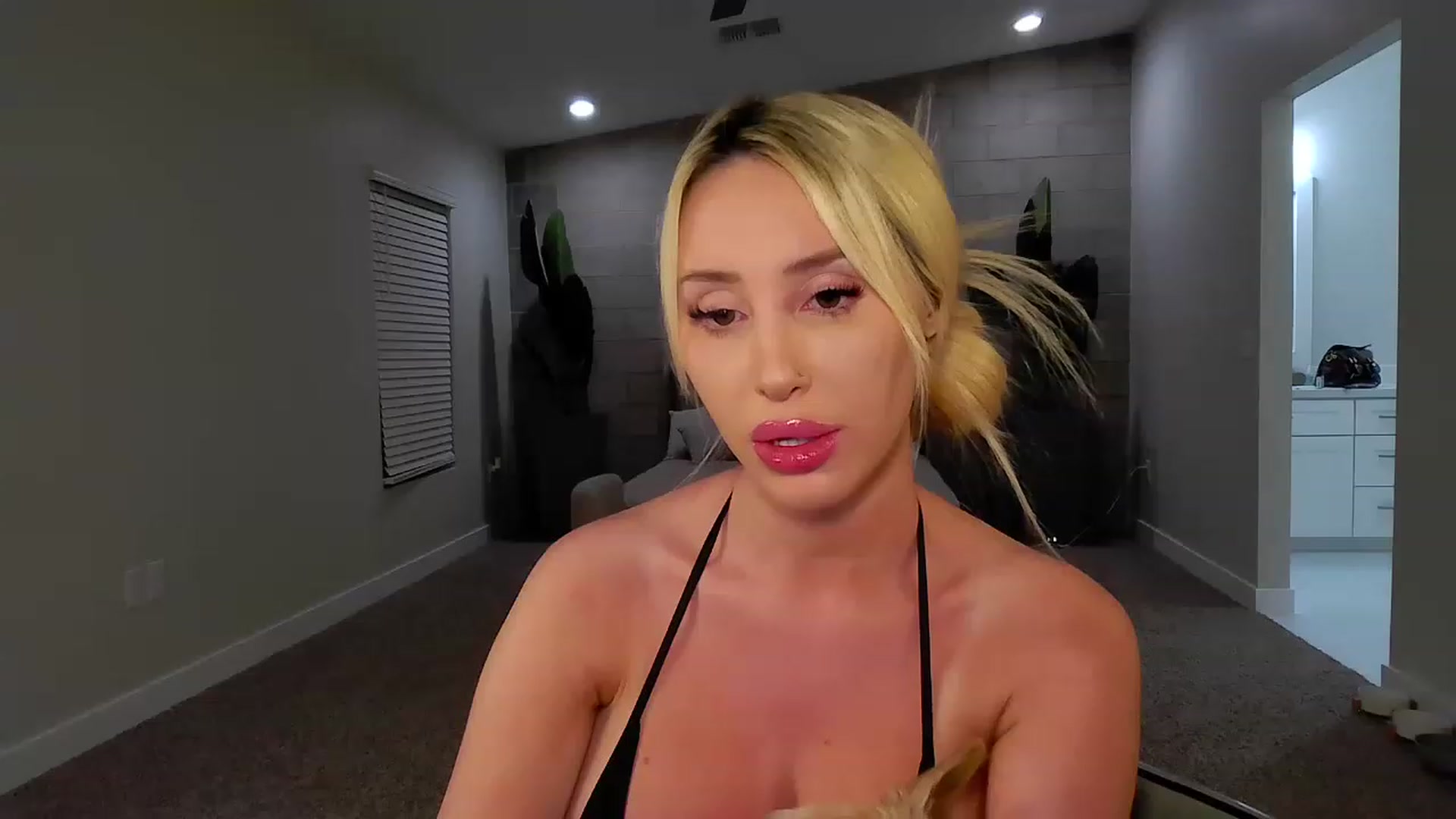Gallery image thumbnail from Amandababyxx's myfreecams stream on, 03/30/2023, 07:16 image 12 of 20