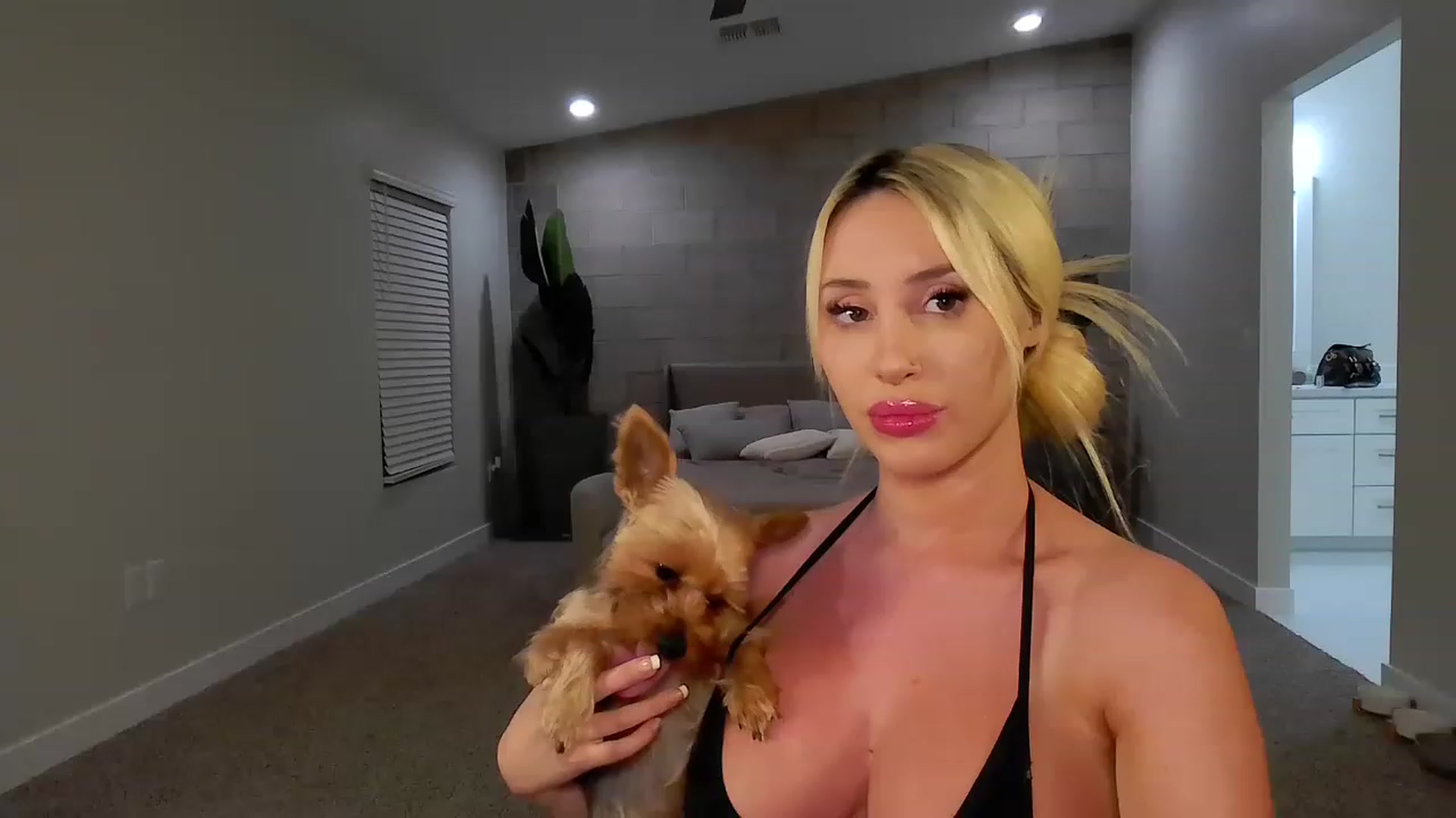 Gallery image thumbnail from Amandababyxx's myfreecams stream on, 03/30/2023, 07:16 image 15 of 20