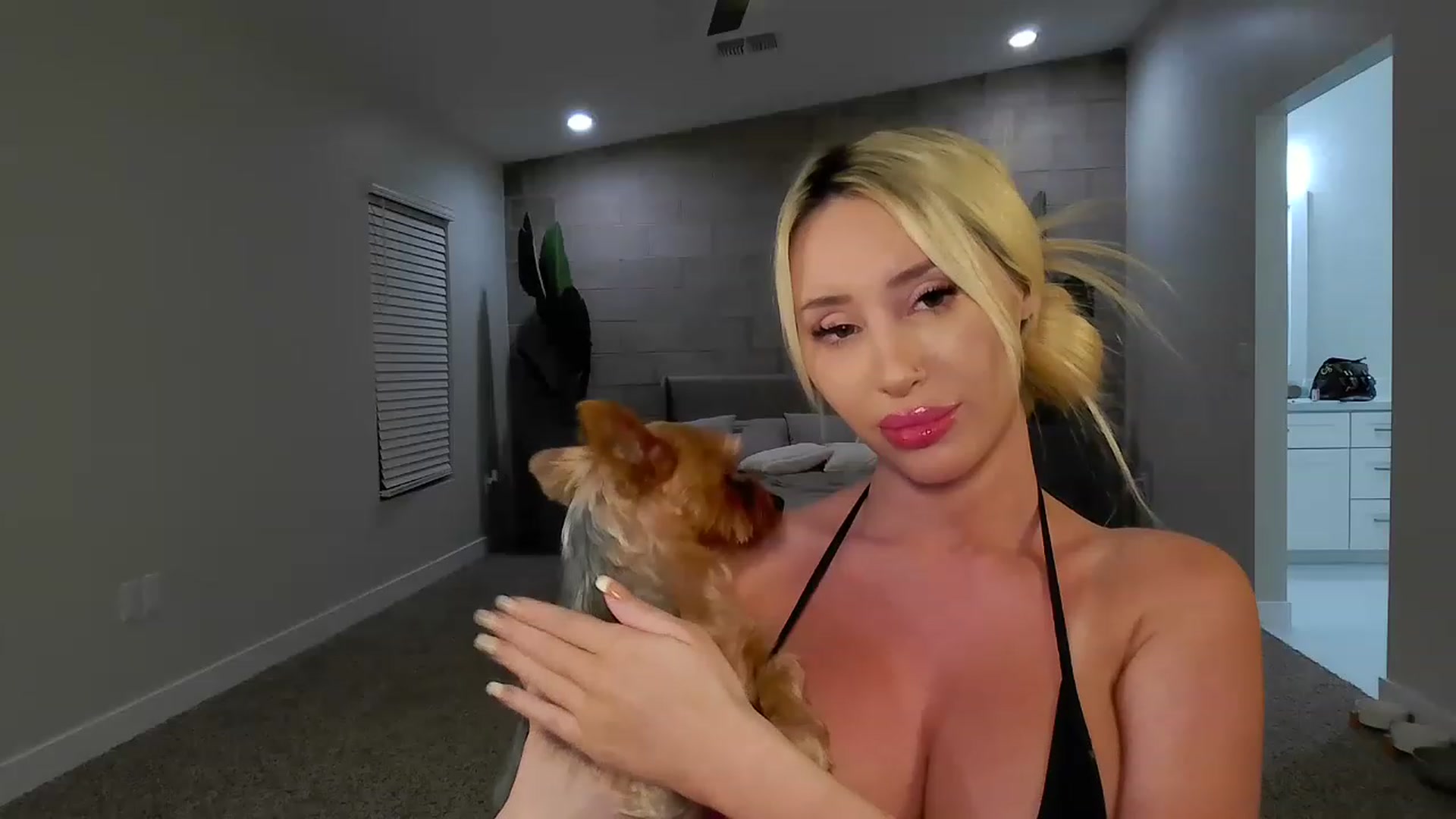 Gallery image thumbnail from Amandababyxx's myfreecams stream on, 03/30/2023, 07:16 image 19 of 20