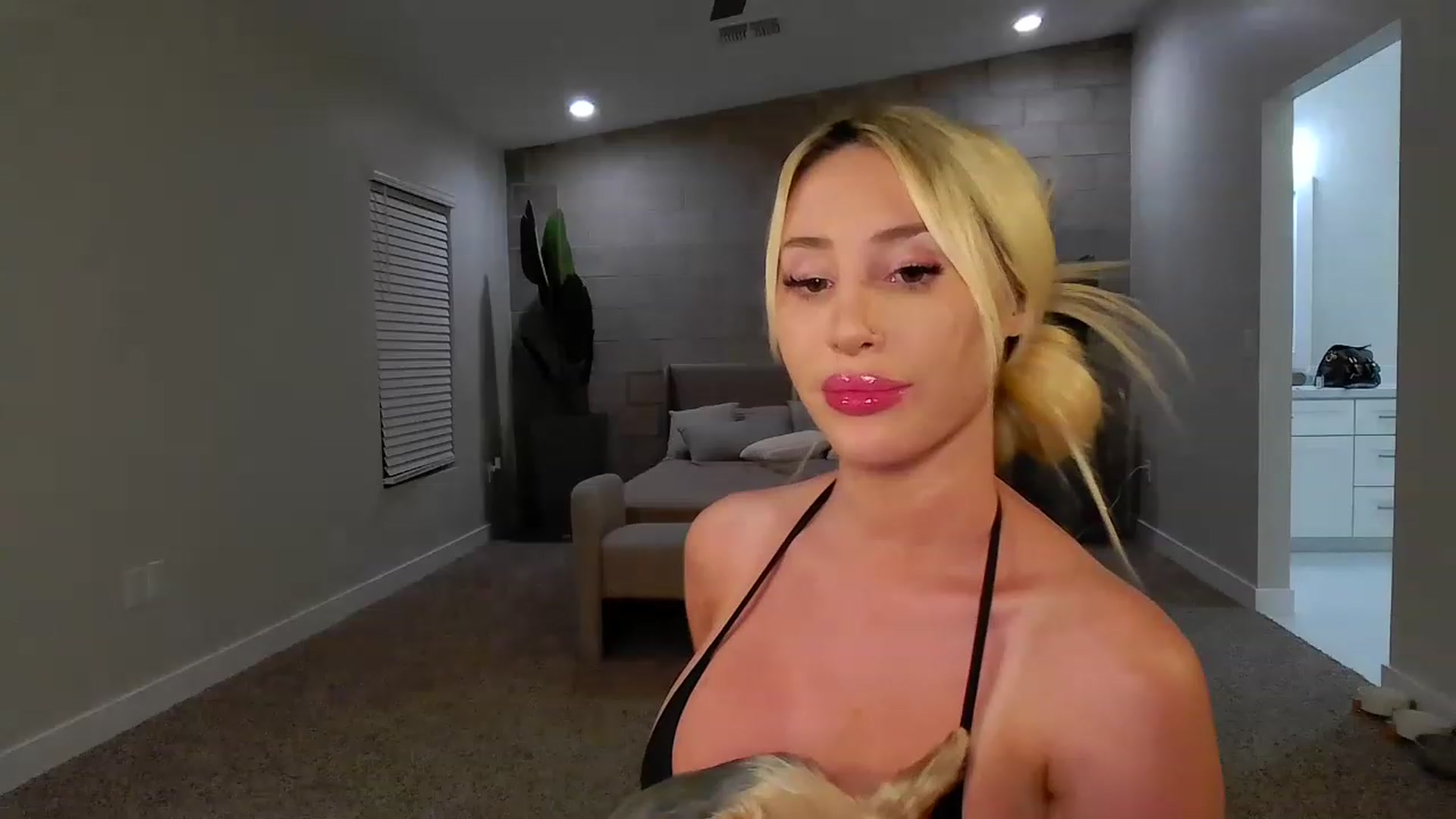Gallery image thumbnail from Amandababyxx's myfreecams stream on, 03/30/2023, 07:16 image 13 of 20