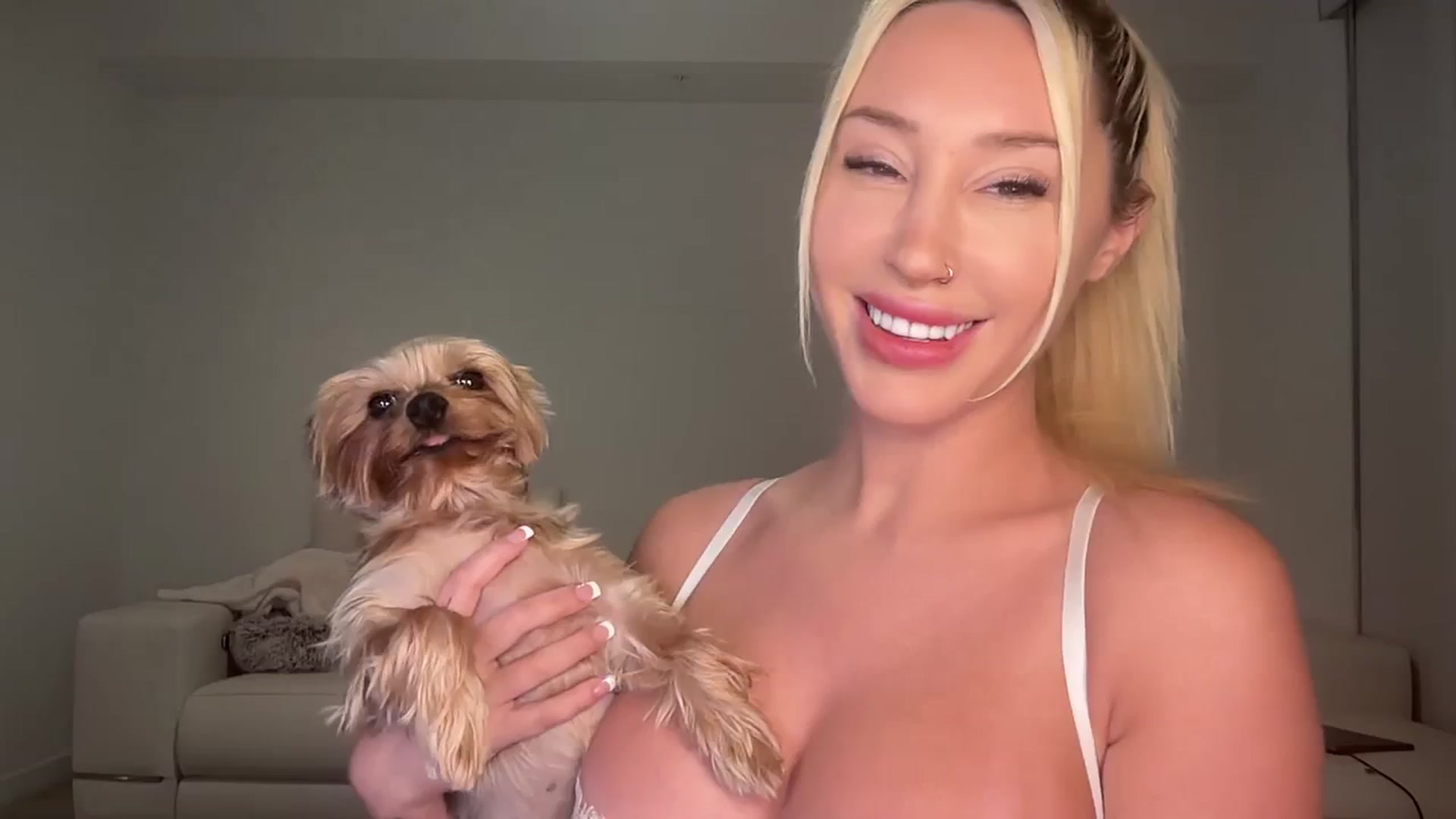 Gallery image thumbnail from Amandababyxx's myfreecams stream on, 08/29/2023, 05:12 image 10 of 20