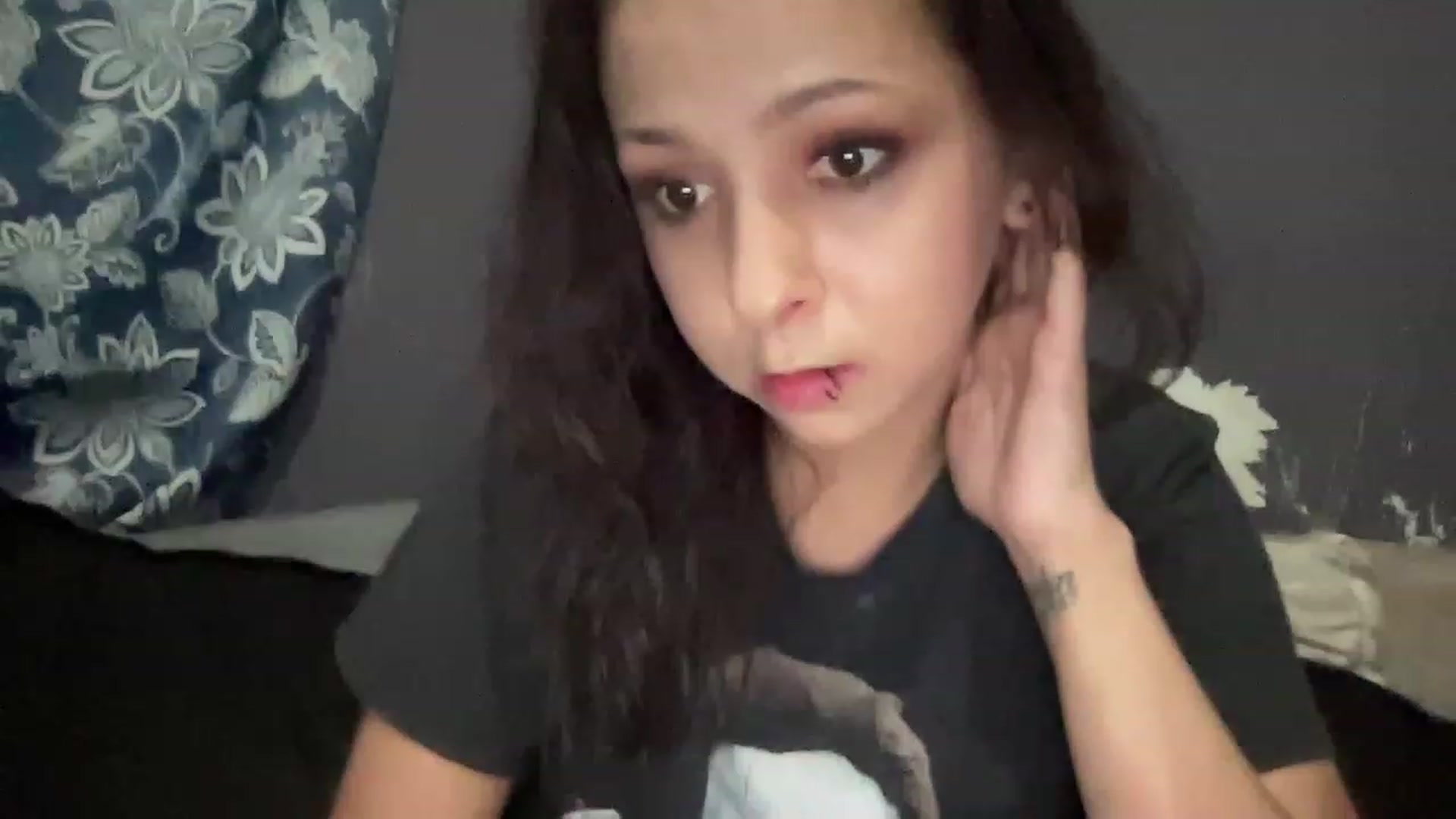 Gallery image thumbnail from Amandav1's myfreecams stream on, 06/12/2023, 12:45 image 16 of 20