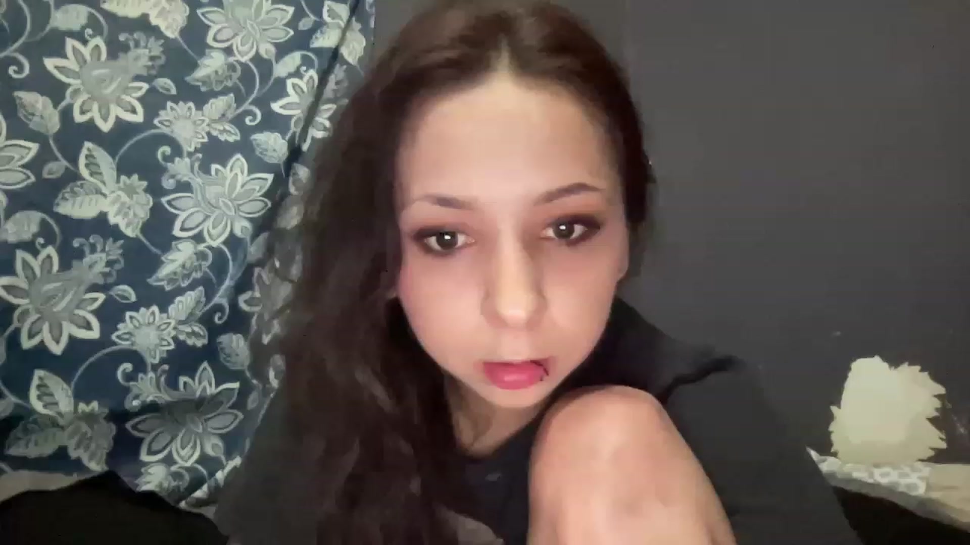 Gallery image thumbnail from Amandav1's myfreecams stream on, 06/12/2023, 12:45 image 13 of 20