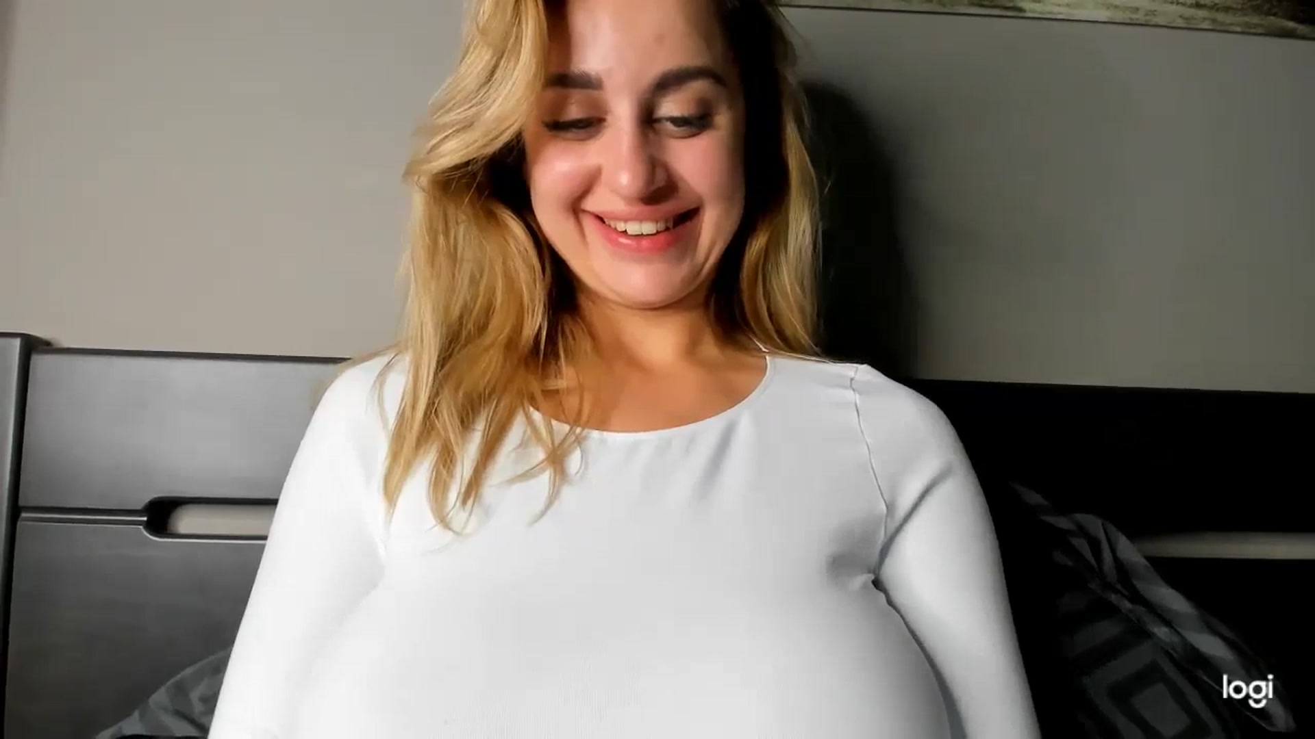 Gallery image thumbnail from Amandawales's myfreecams stream on, 11/02/2023, 19:34 image 5 of 20
