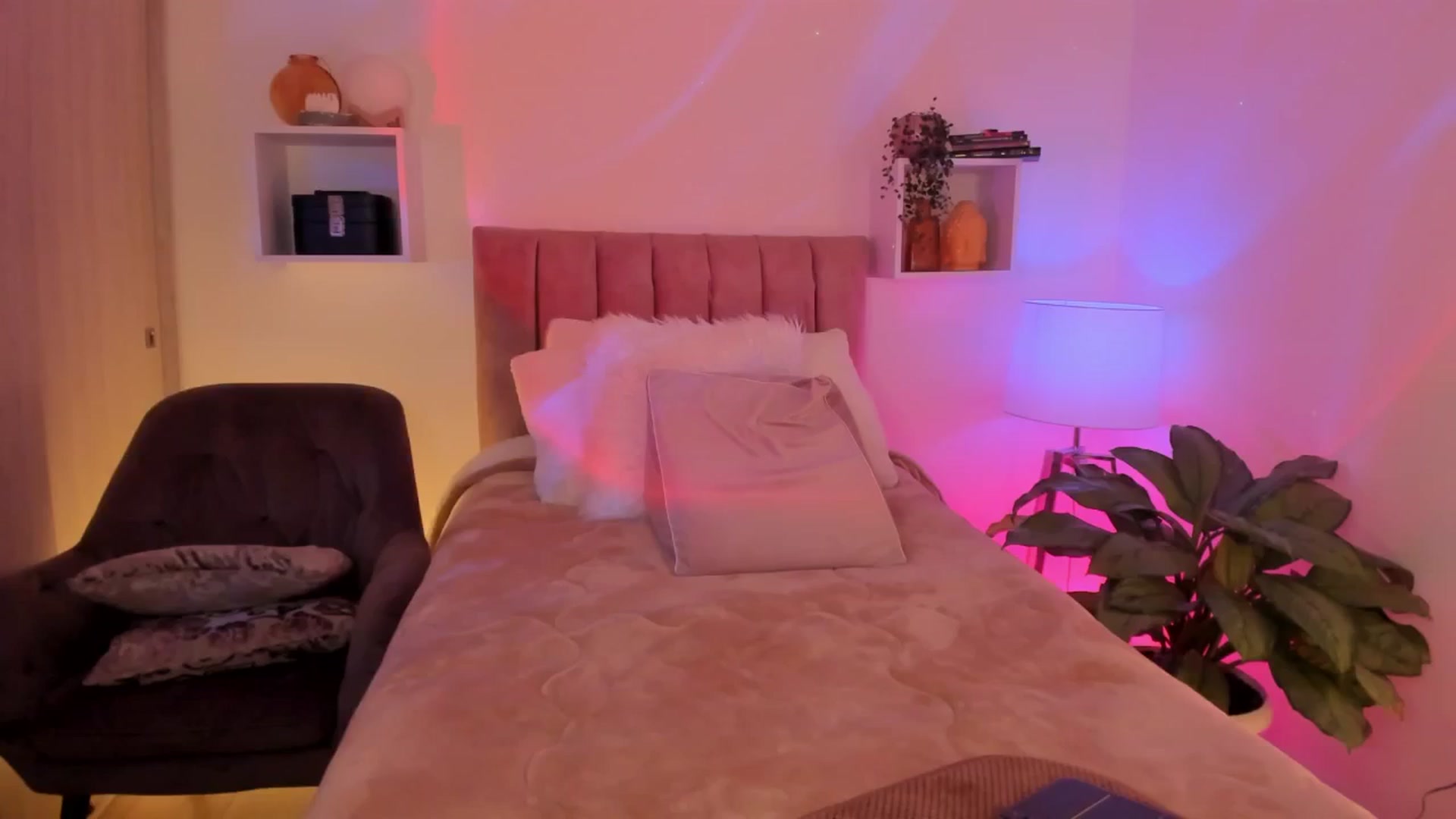 Gallery image thumbnail from Amapola7's myfreecams stream on, 12/07/2024, 22:01 image 3 of 20