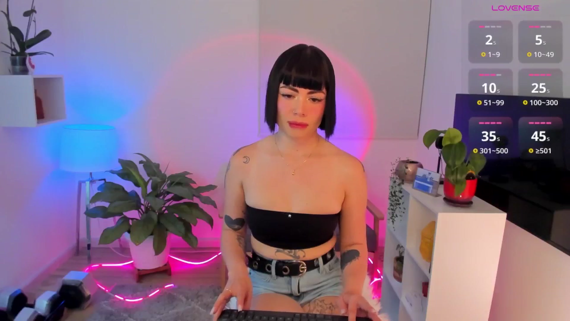 Gallery image thumbnail from Amapola7's myfreecams stream on, 06/10/2025, 24:39 image 19 of 20