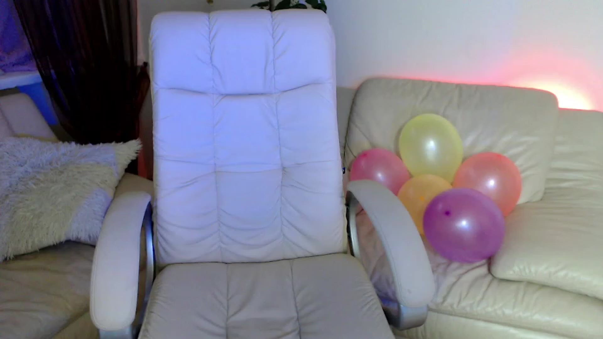Gallery image thumbnail from AmarettaHell's myfreecams stream on, 11/21/2022, 14:07 image 18 of 20