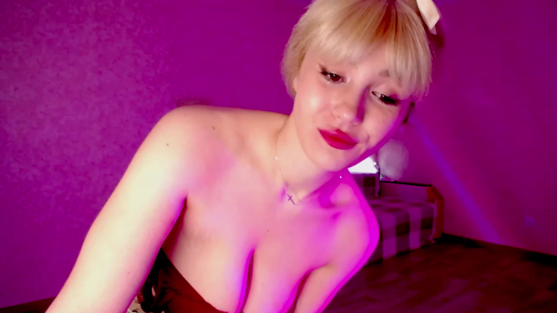 Gallery image thumbnail from AmateurSarah's myfreecams stream on, 06/29/2023, 19:48 image 17 of 20
