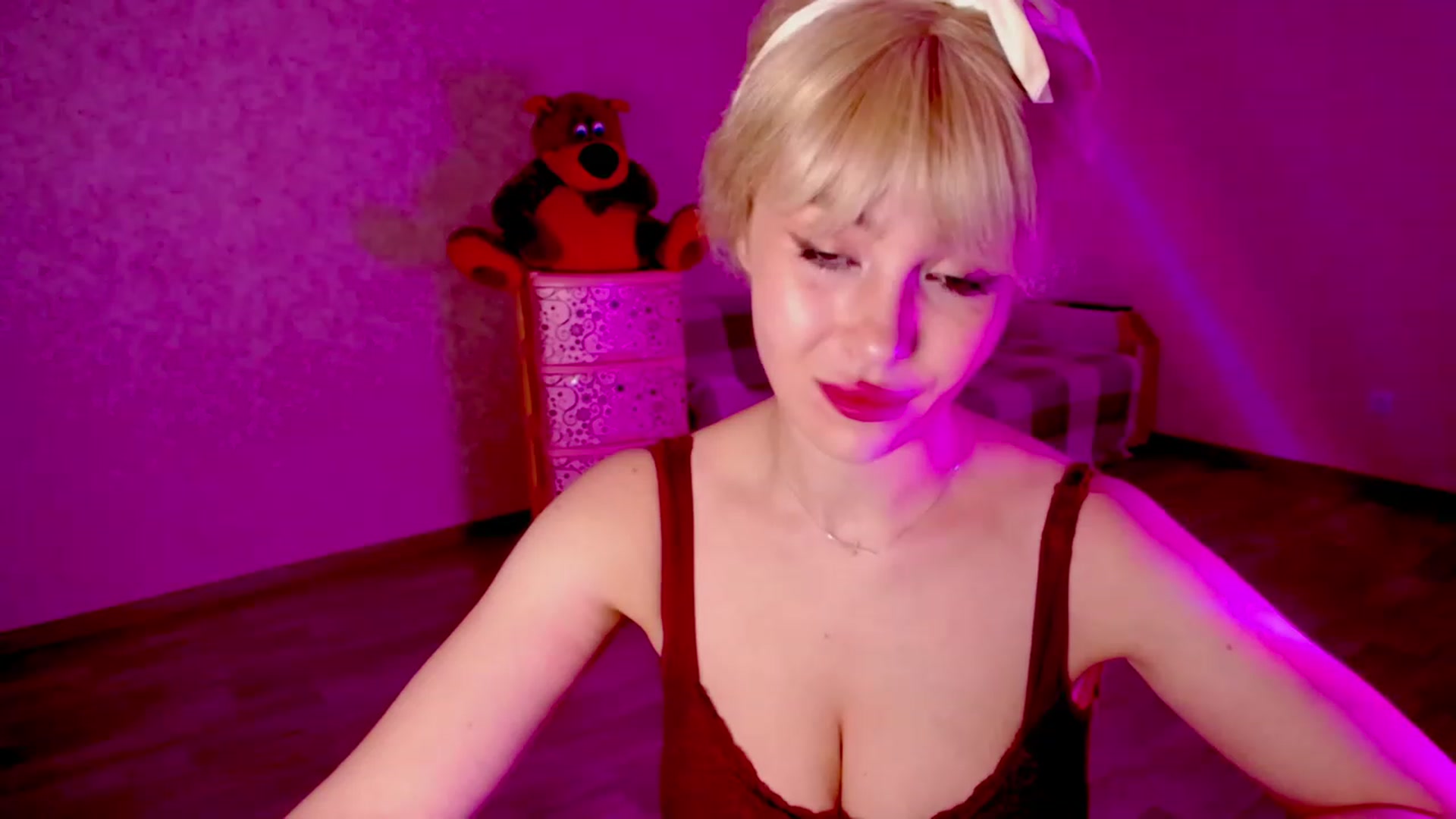 Gallery image thumbnail from AmateurSarah's myfreecams stream on, 06/29/2023, 19:48 image 4 of 20