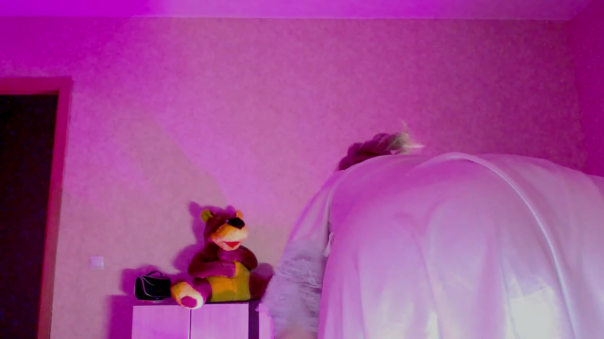 Gallery image thumbnail from AmateurSarah's myfreecams stream on, 08/08/2023, 21:08 image 10 of 20