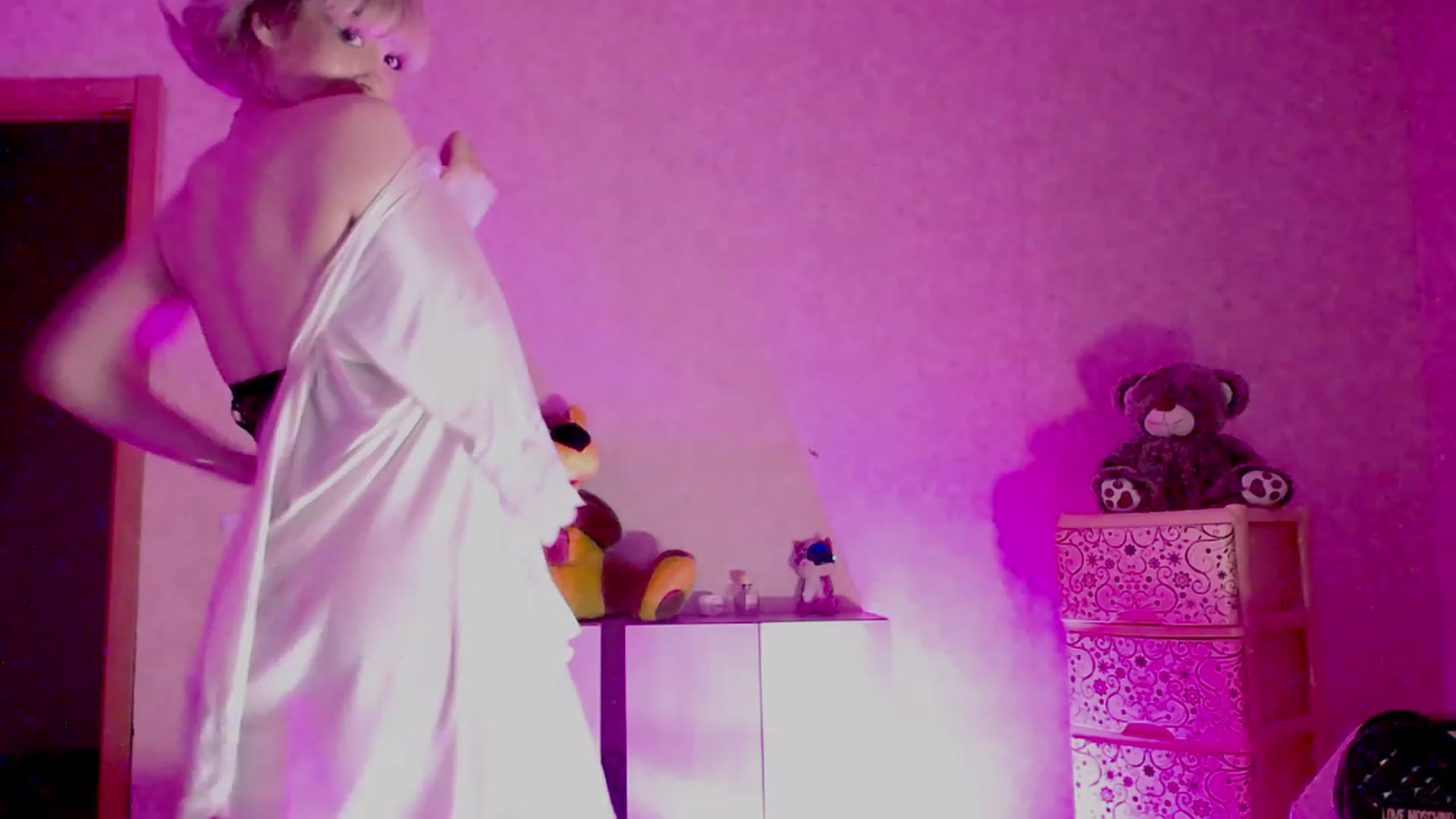 Gallery image thumbnail from AmateurSarah's myfreecams stream on, 08/08/2023, 21:08 image 8 of 20