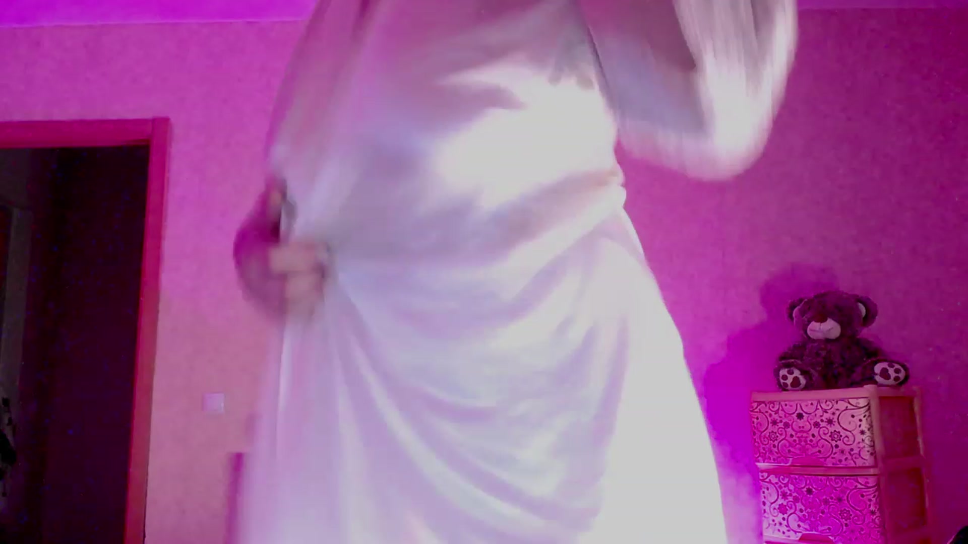 Gallery image thumbnail from AmateurSarah's myfreecams stream on, 08/08/2023, 21:08 image 16 of 20