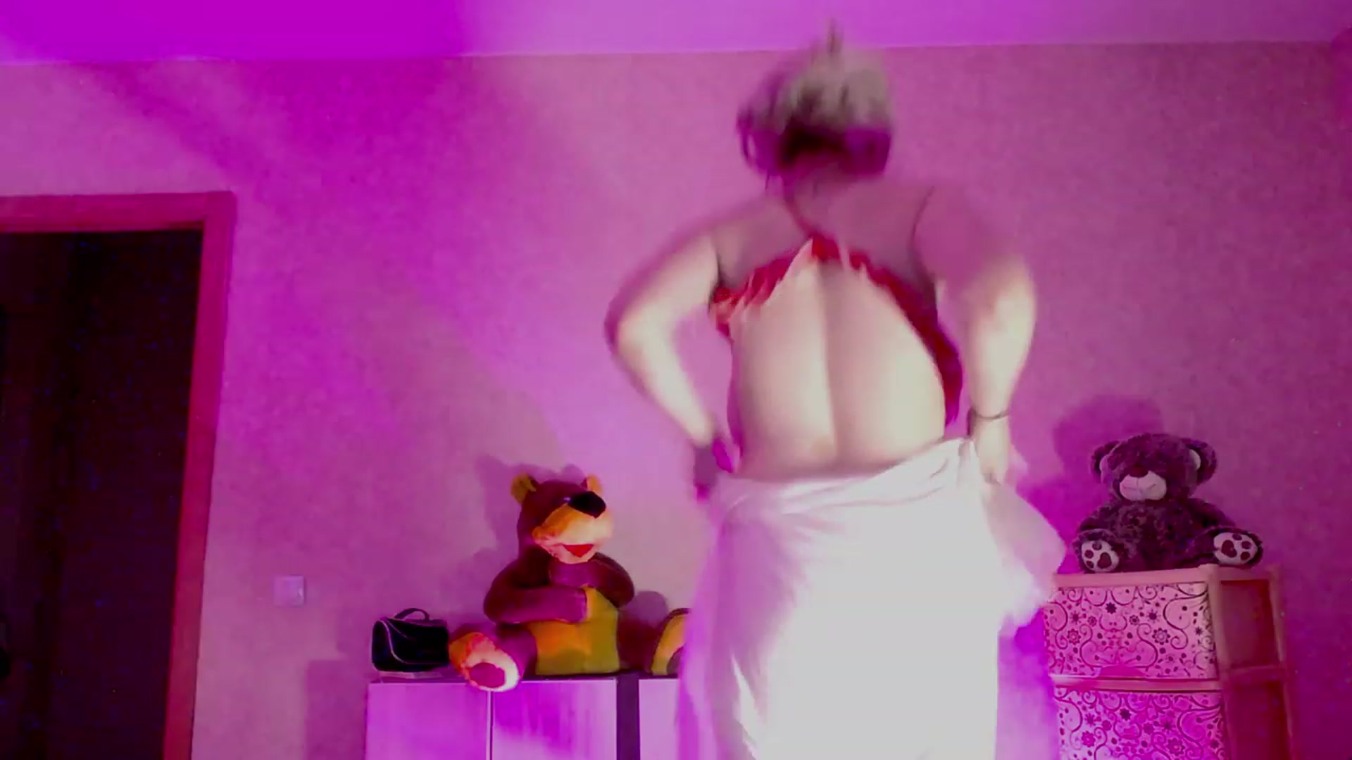 Gallery image thumbnail from AmateurSarah's myfreecams stream on, 08/08/2023, 21:08 image 19 of 20