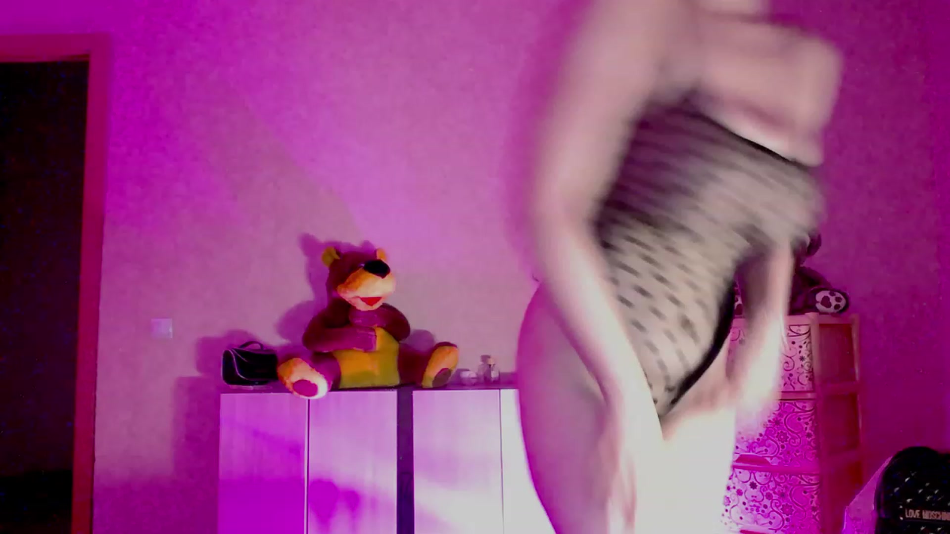 Gallery image thumbnail from AmateurSarah's myfreecams stream on, 08/08/2023, 21:08 image 2 of 20