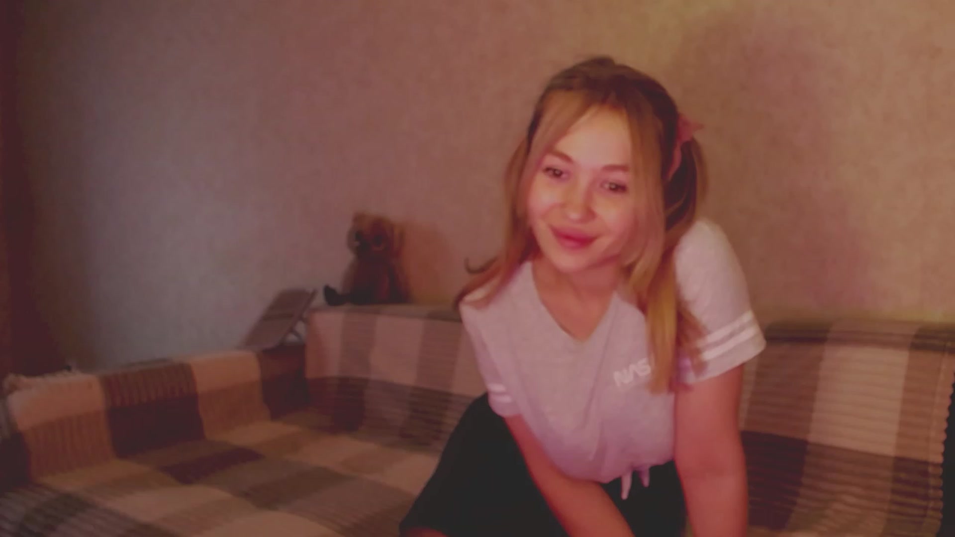 Gallery image thumbnail from AmateurSarah's myfreecams stream on, 09/09/2023, 11:01 image 6 of 20