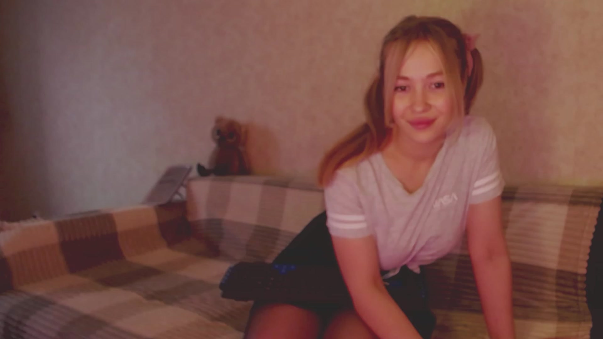 Gallery image thumbnail from AmateurSarah's myfreecams stream on, 09/09/2023, 11:01 image 18 of 20