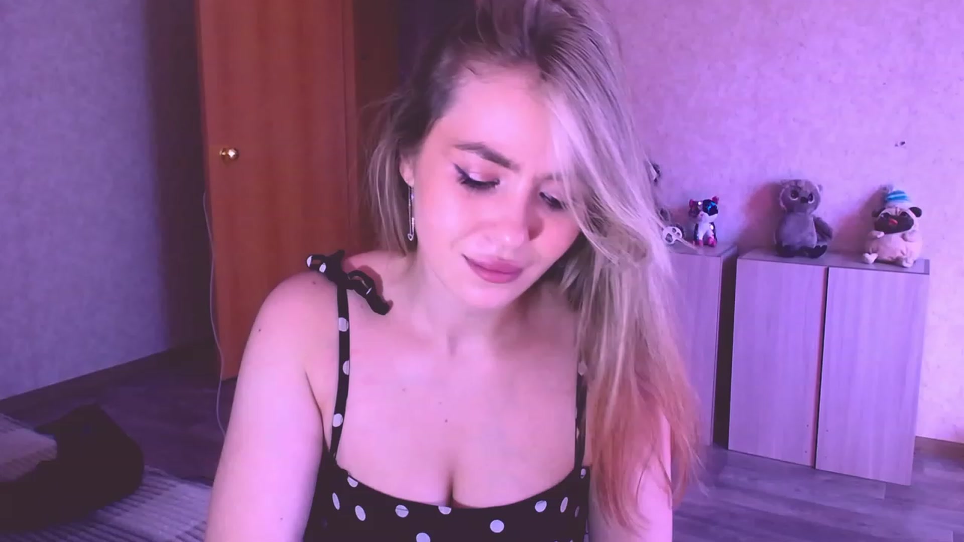 Gallery image thumbnail from AmateurSarah's myfreecams stream on, 09/16/2023, 12:04 image 6 of 20