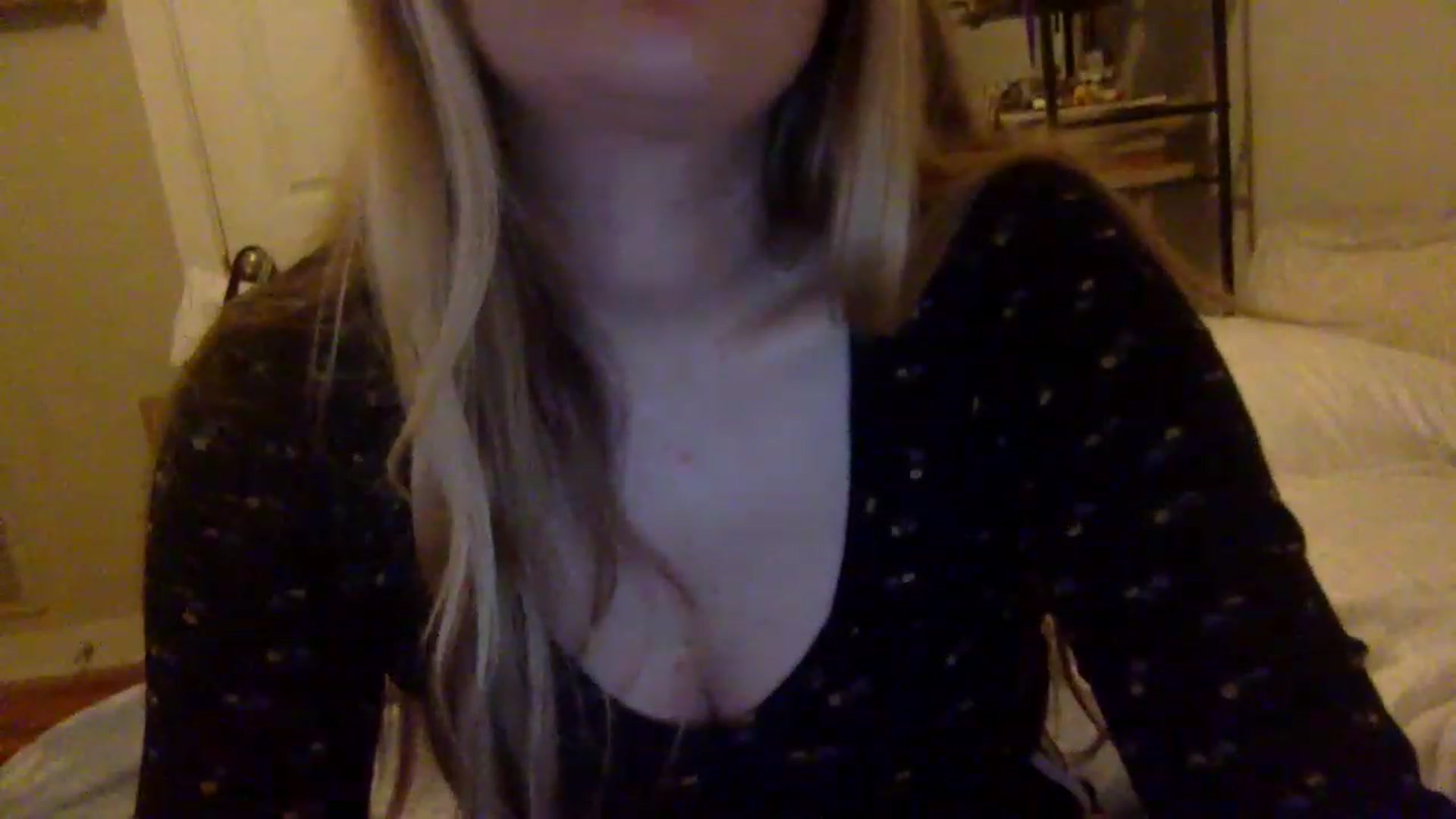 Gallery image thumbnail from Amateurblonde's myfreecams stream on, 12/19/2022, 10:20 image 20 of 20