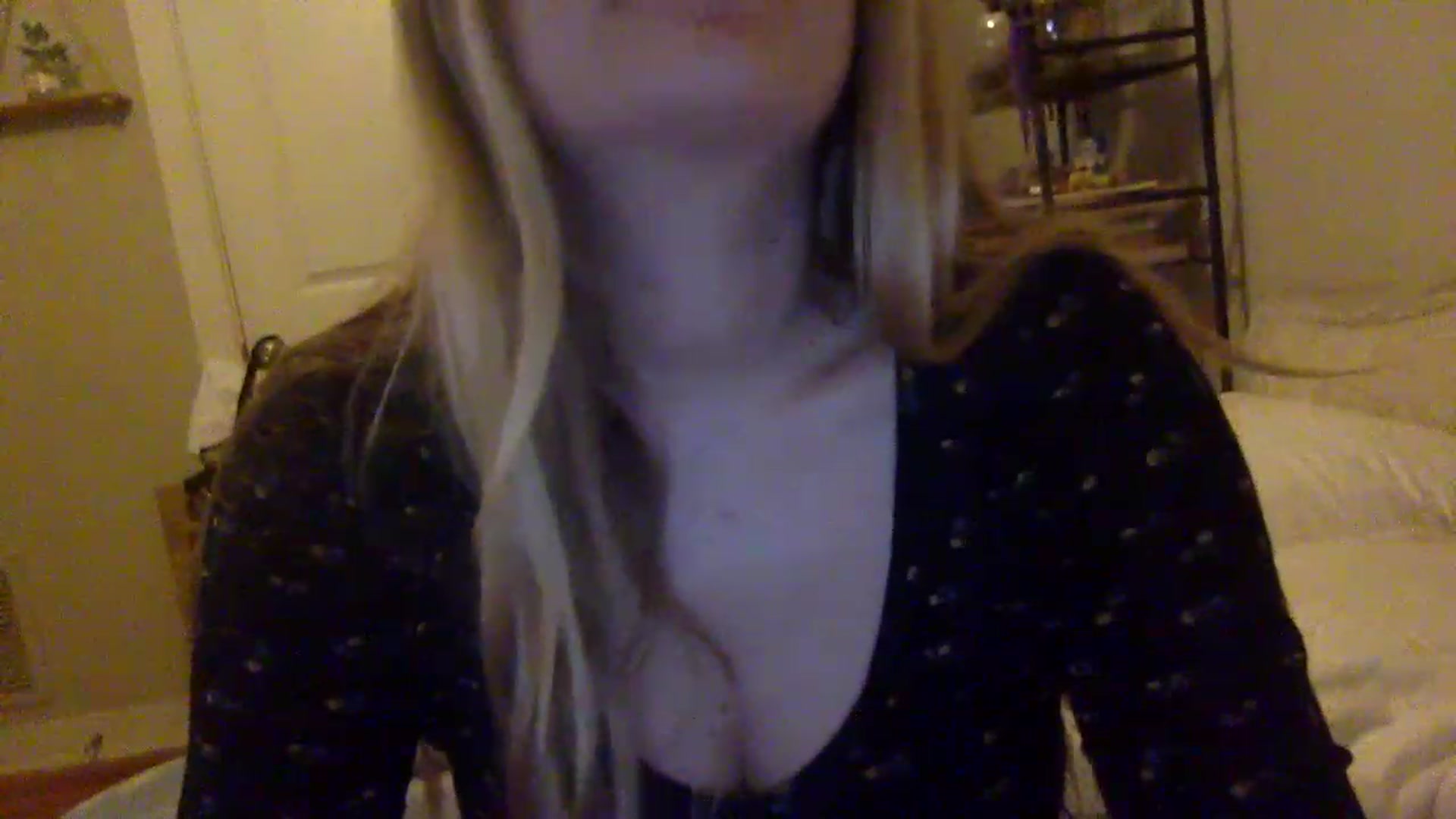 Gallery image thumbnail from Amateurblonde's myfreecams stream on, 12/19/2022, 10:20 image 19 of 20