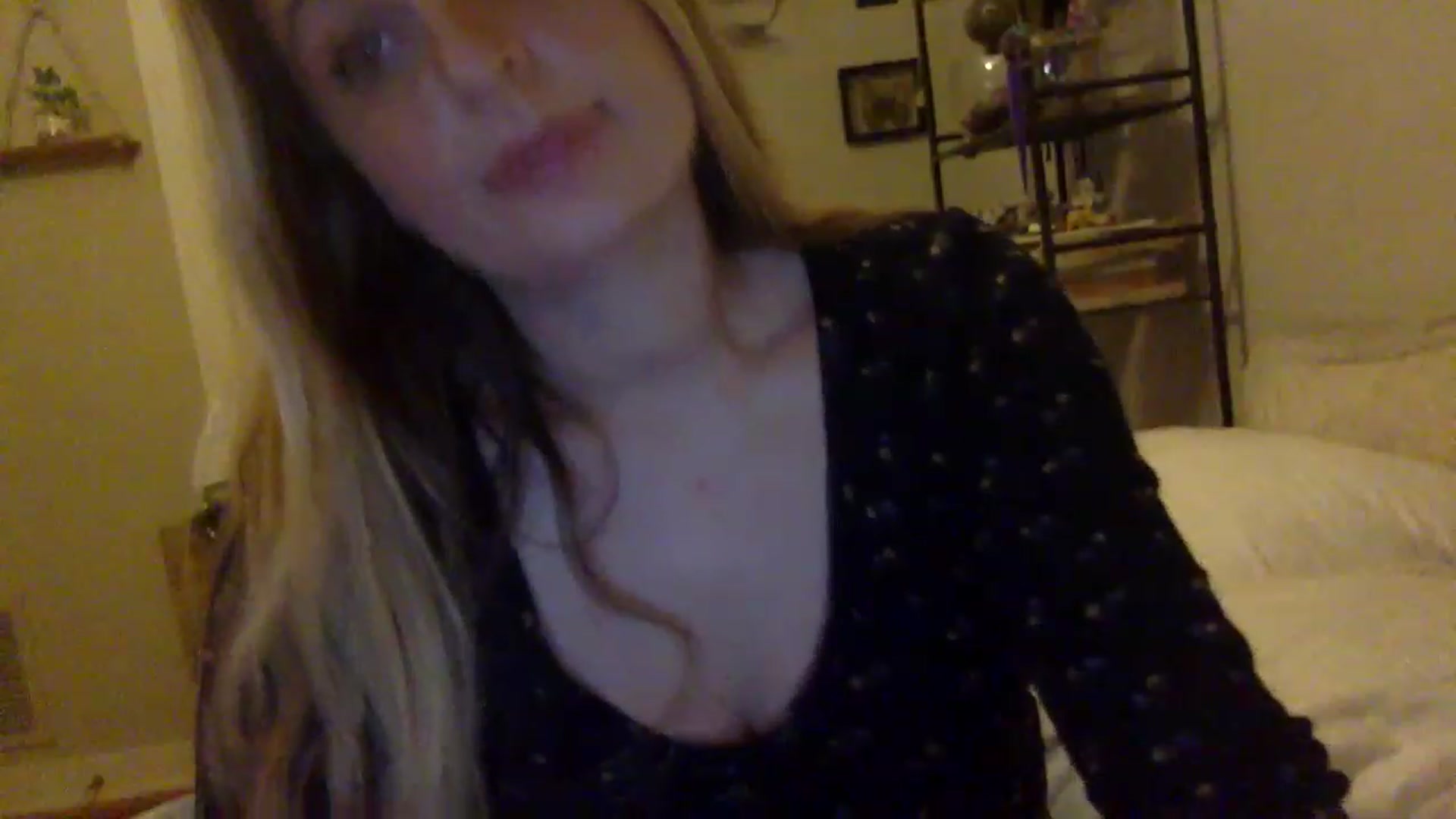 Gallery image thumbnail from Amateurblonde's myfreecams stream on, 12/19/2022, 10:20 image 15 of 20