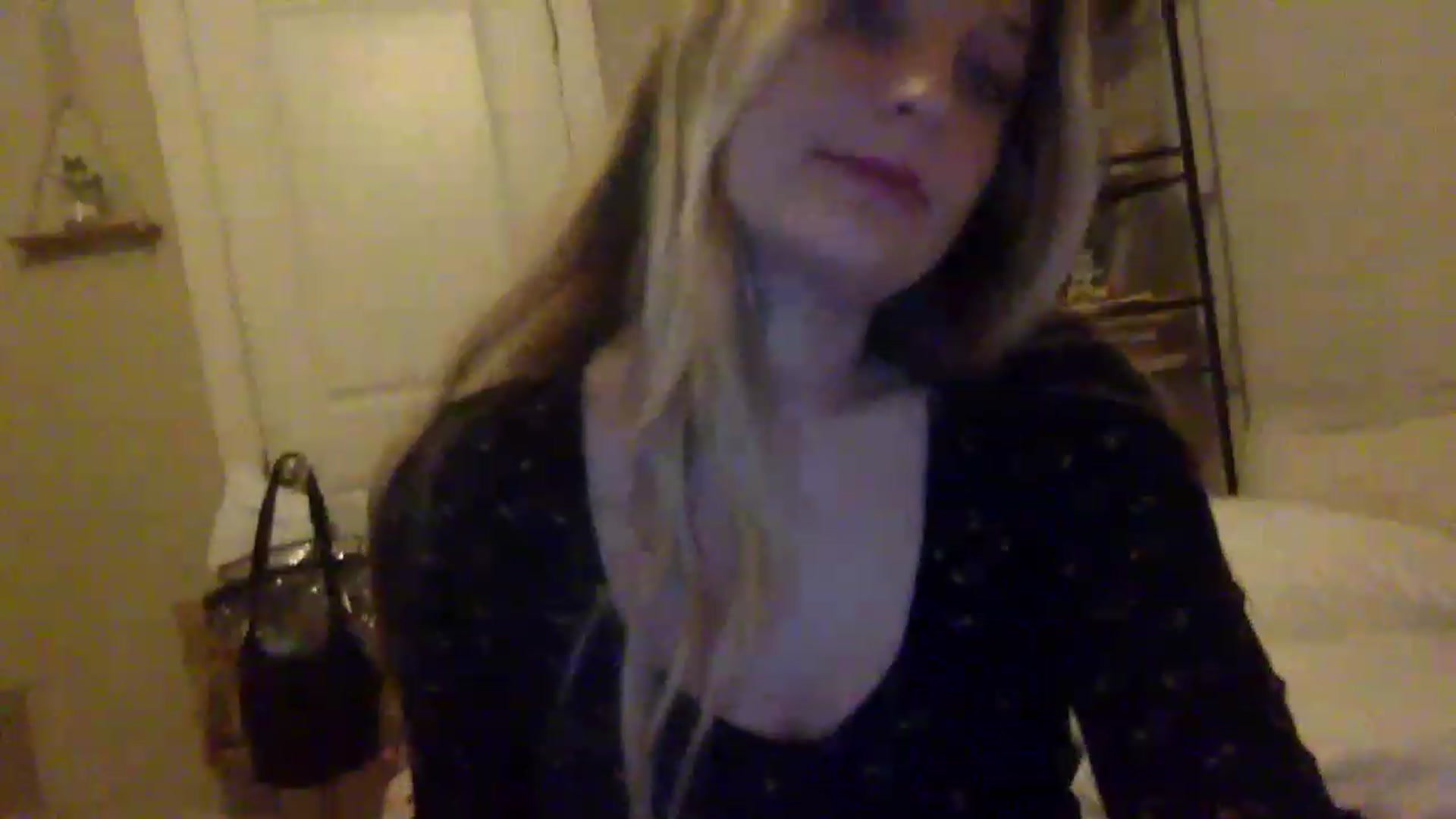 Gallery image thumbnail from Amateurblonde's myfreecams stream on, 12/19/2022, 10:20 image 13 of 20