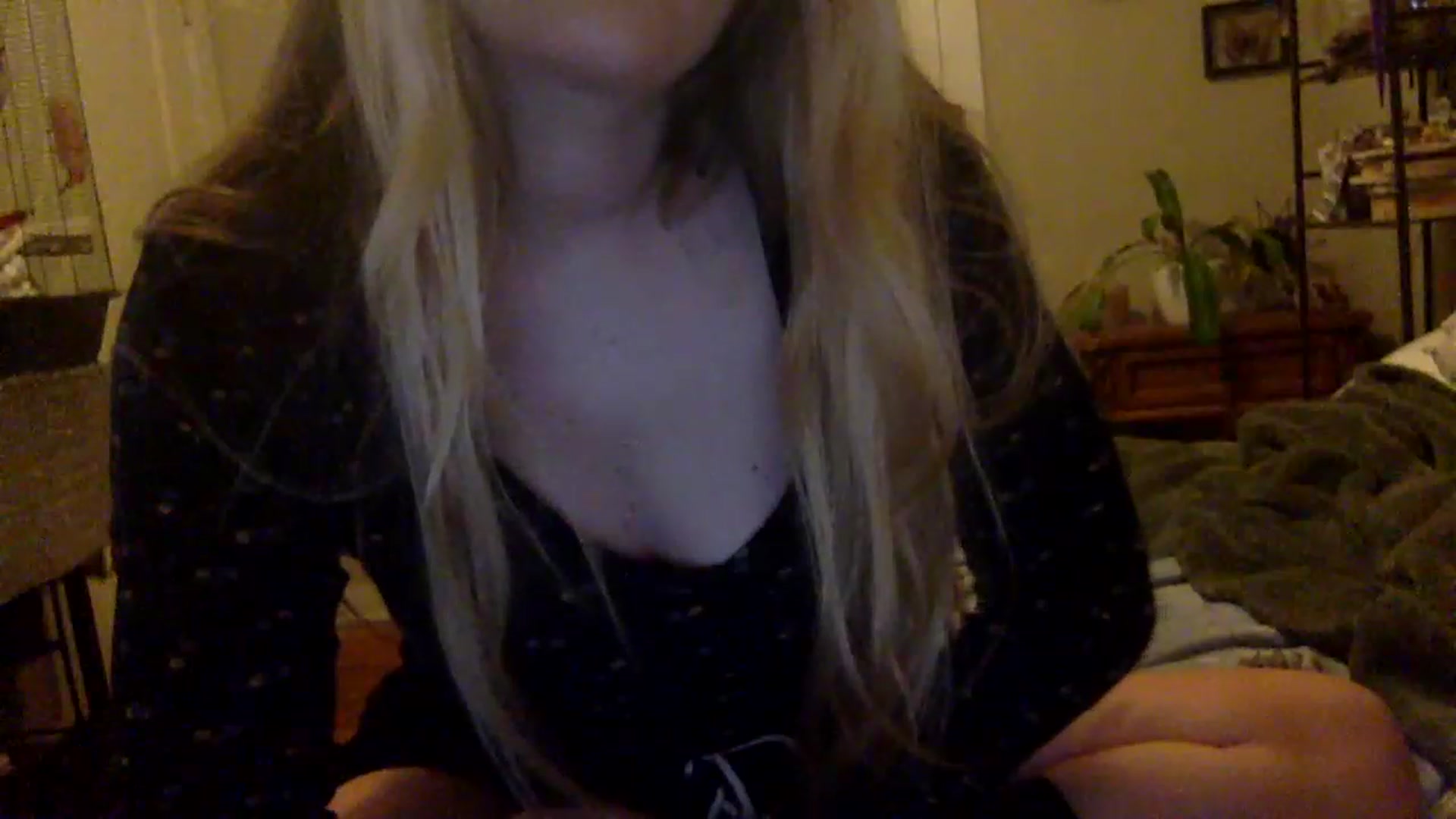 Gallery image thumbnail from Amateurblonde's myfreecams stream on, 12/21/2022, 08:39 image 4 of 20