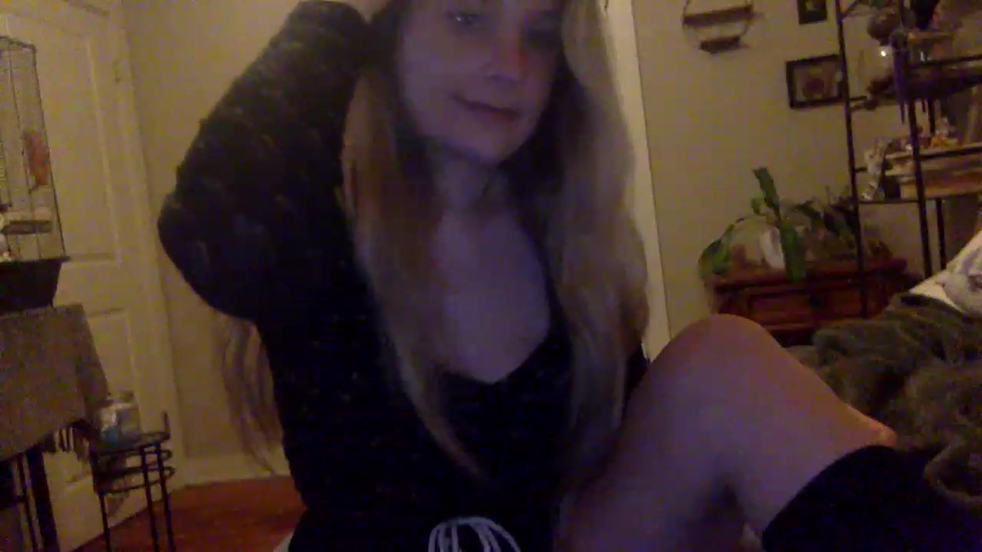 Gallery image thumbnail from Amateurblonde's myfreecams stream on, 12/21/2022, 08:39 image 13 of 20