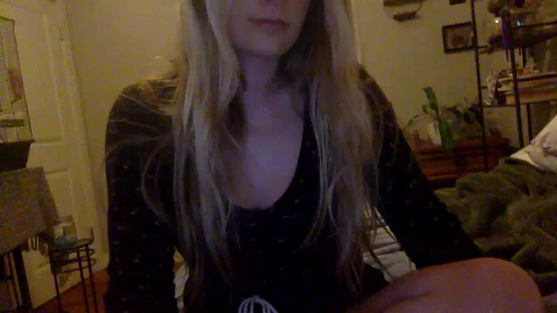 Gallery image thumbnail from Amateurblonde's myfreecams stream on, 12/21/2022, 08:39 image 20 of 20
