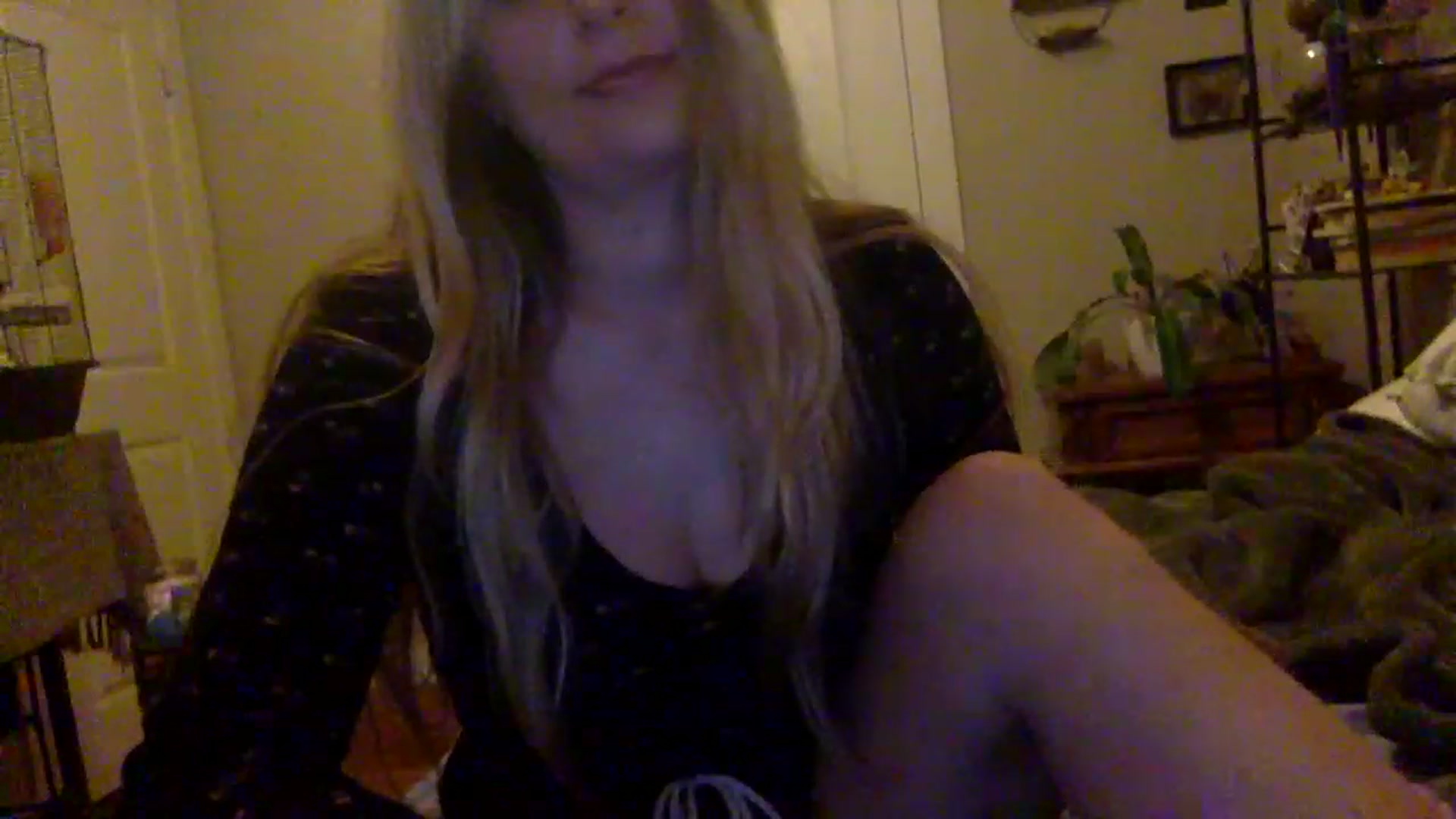 Gallery image thumbnail from Amateurblonde's myfreecams stream on, 12/21/2022, 08:39 image 12 of 20