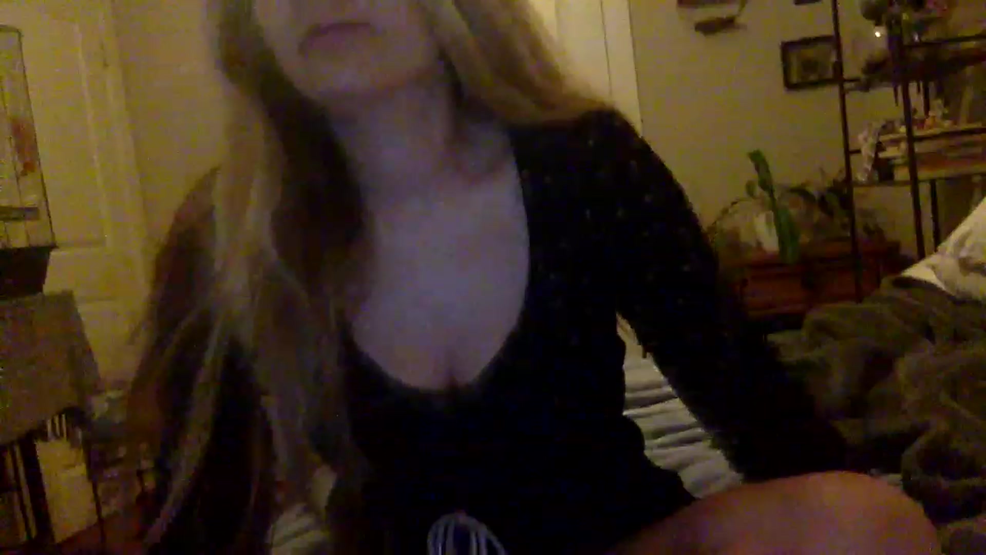 Gallery image thumbnail from Amateurblonde's myfreecams stream on, 12/21/2022, 08:39 image 19 of 20