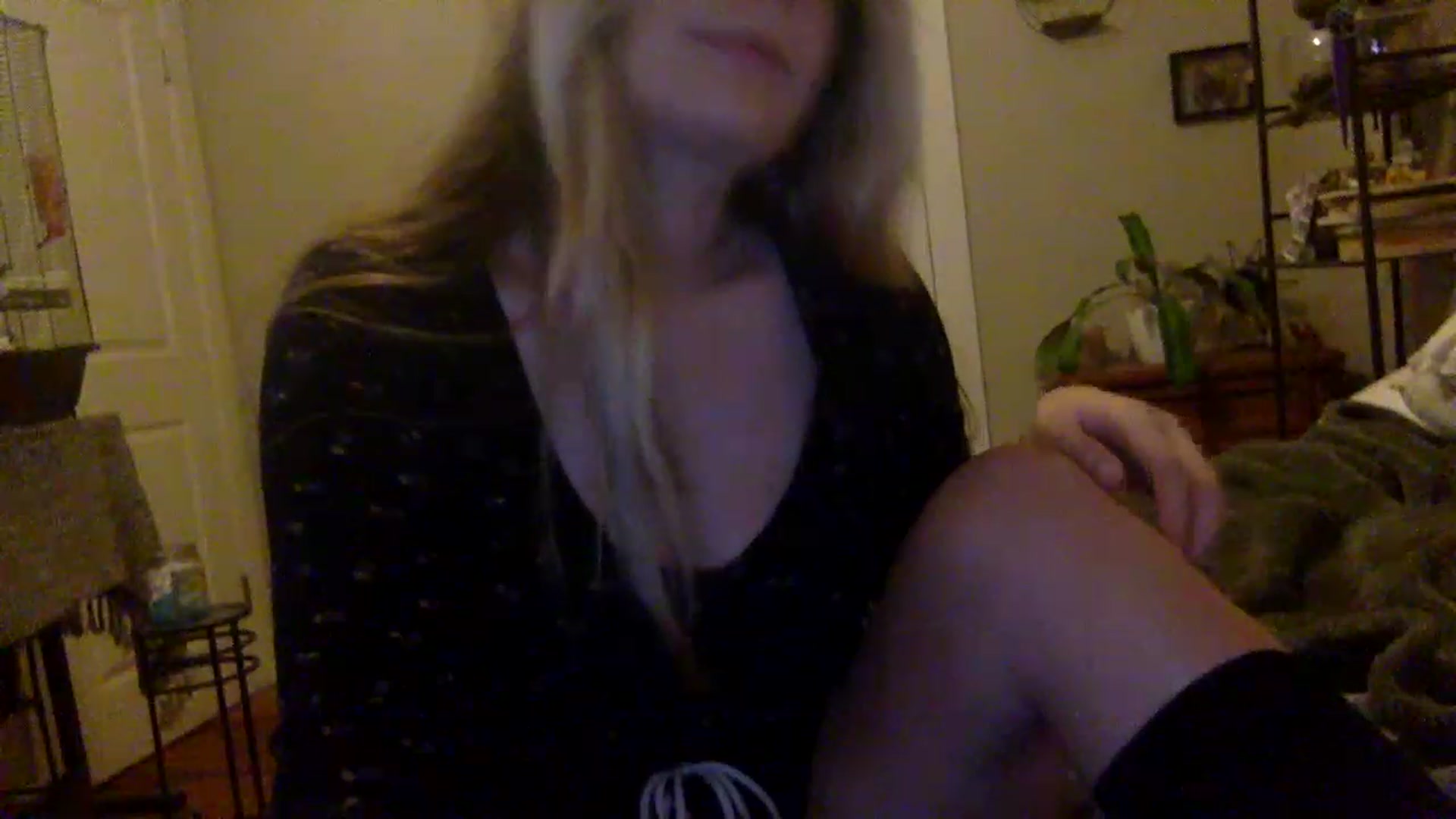 Gallery image thumbnail from Amateurblonde's myfreecams stream on, 12/21/2022, 08:39 image 14 of 20