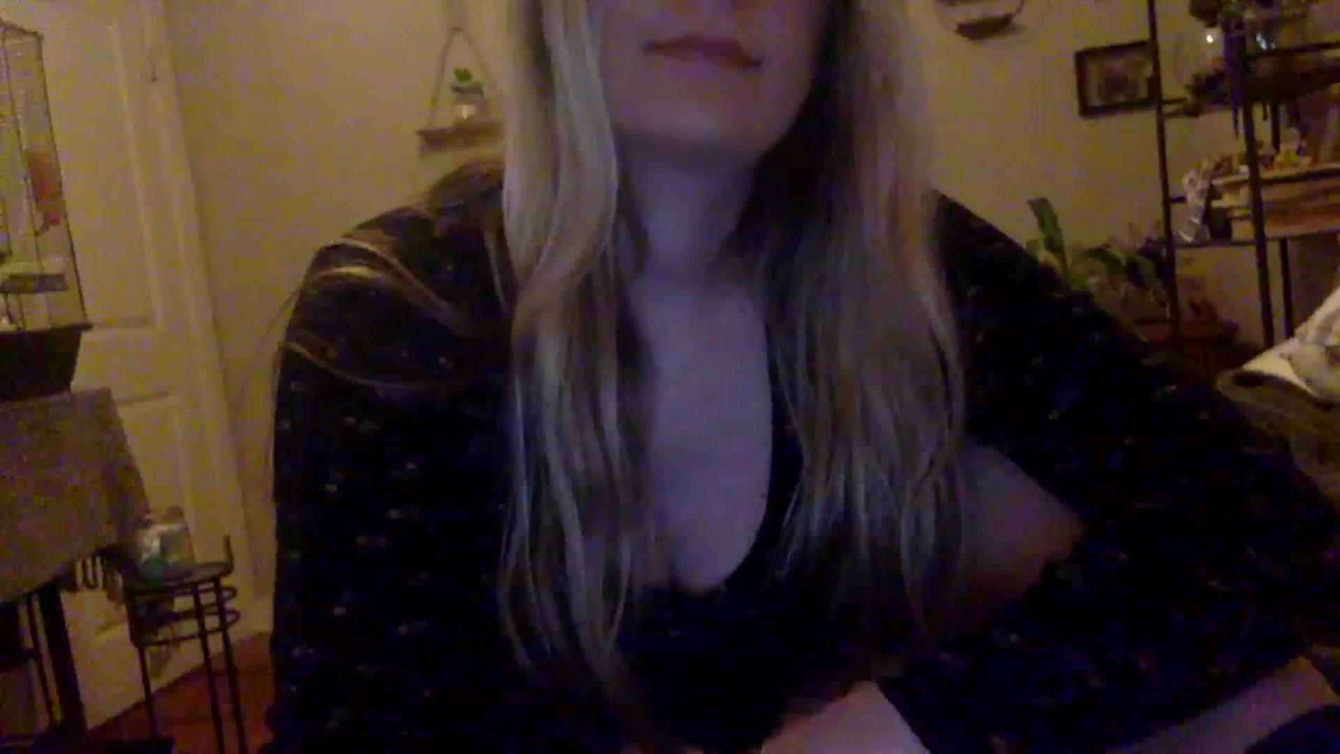 Gallery image thumbnail from Amateurblonde's myfreecams stream on, 12/21/2022, 08:39 image 11 of 20