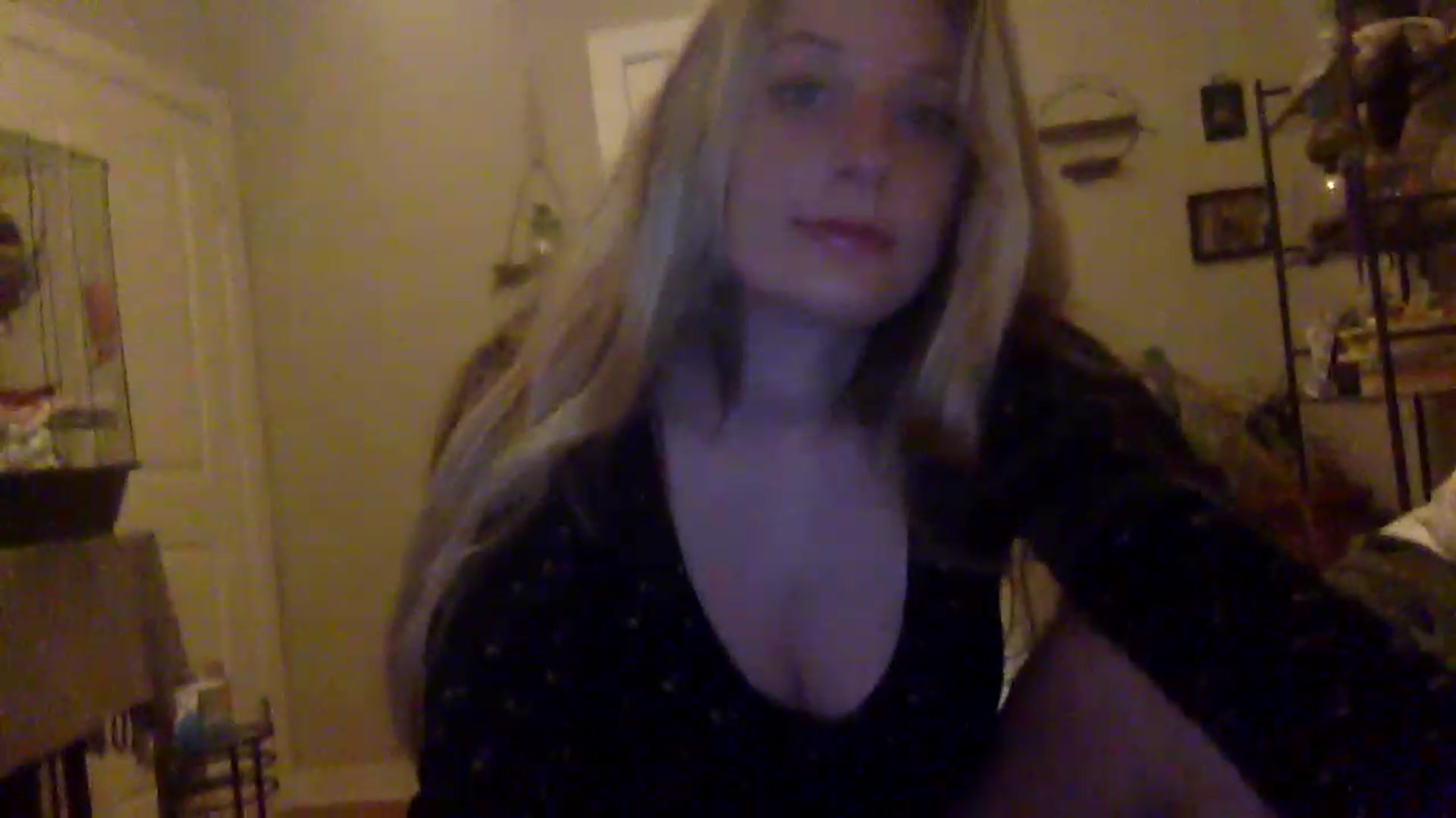 Gallery image thumbnail from Amateurblonde's myfreecams stream on, 12/21/2022, 08:39 image 2 of 20