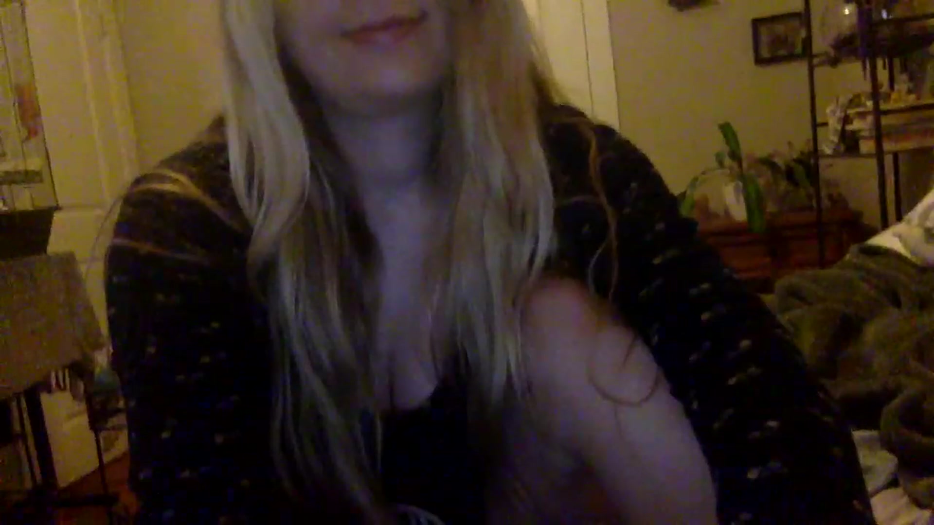 Gallery image thumbnail from Amateurblonde's myfreecams stream on, 12/21/2022, 08:39 image 10 of 20