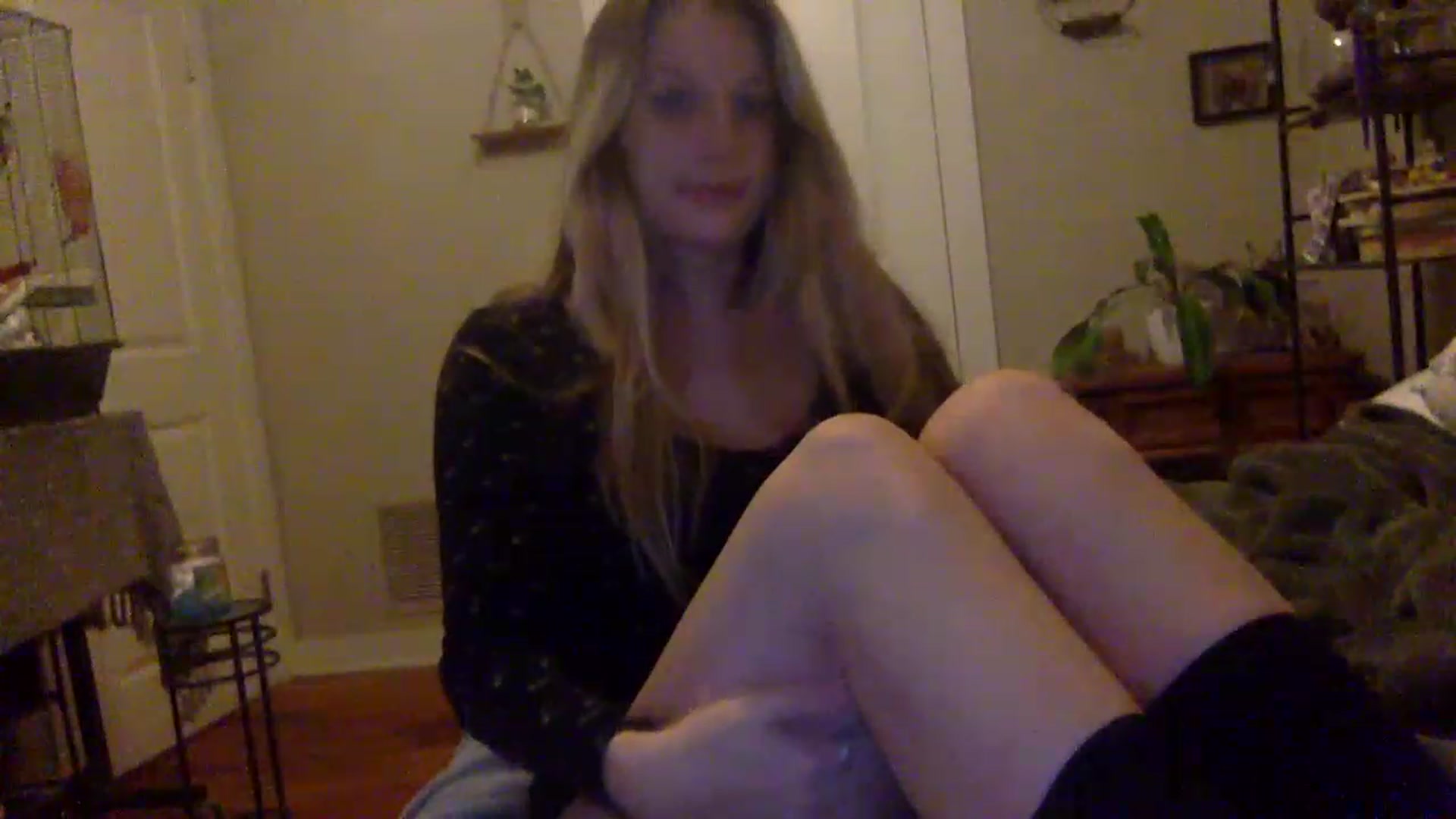 Gallery image thumbnail from Amateurblonde's myfreecams stream on, 12/21/2022, 08:39 image 3 of 20
