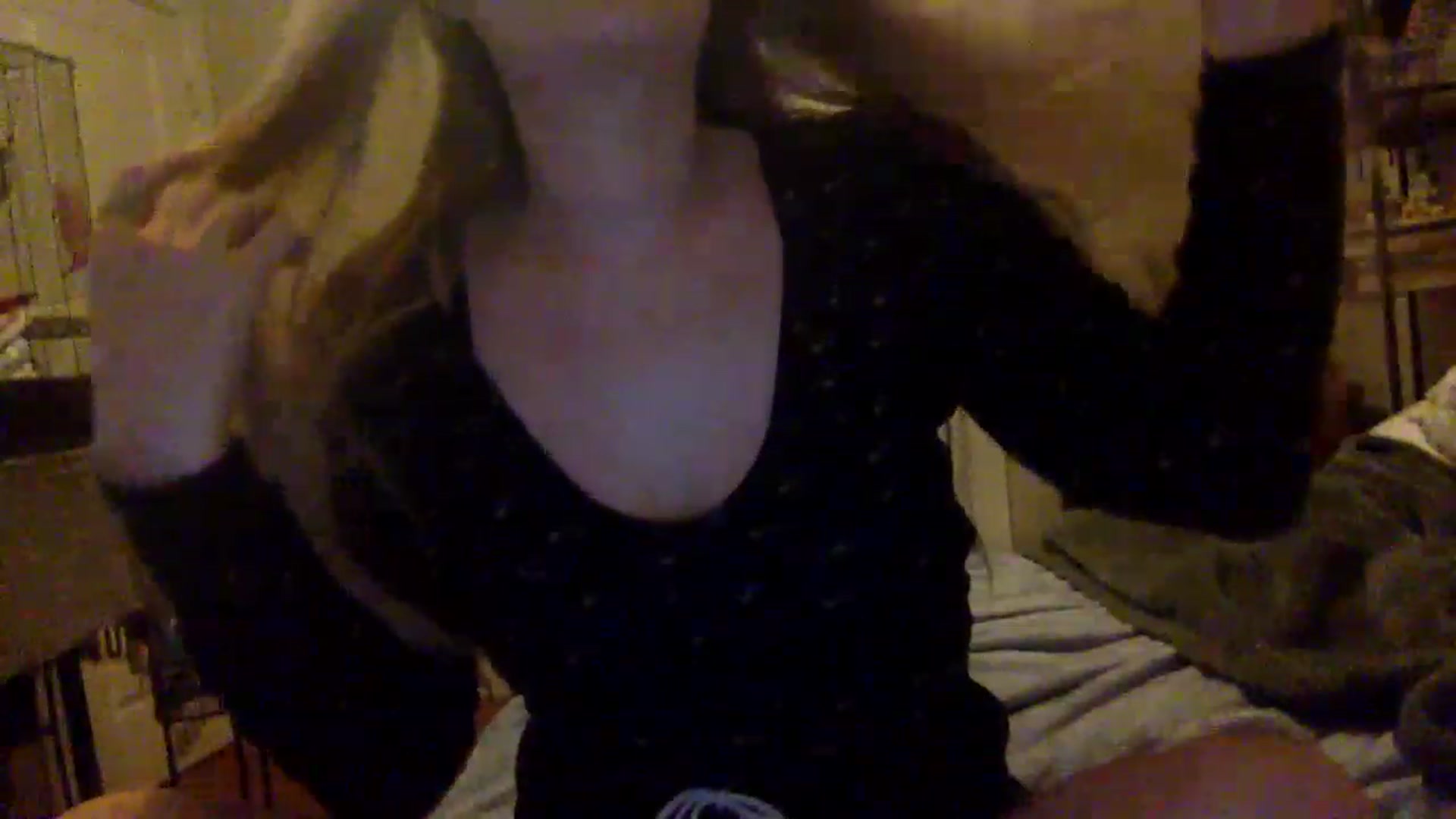 Gallery image thumbnail from Amateurblonde's myfreecams stream on, 12/21/2022, 08:39 image 7 of 20