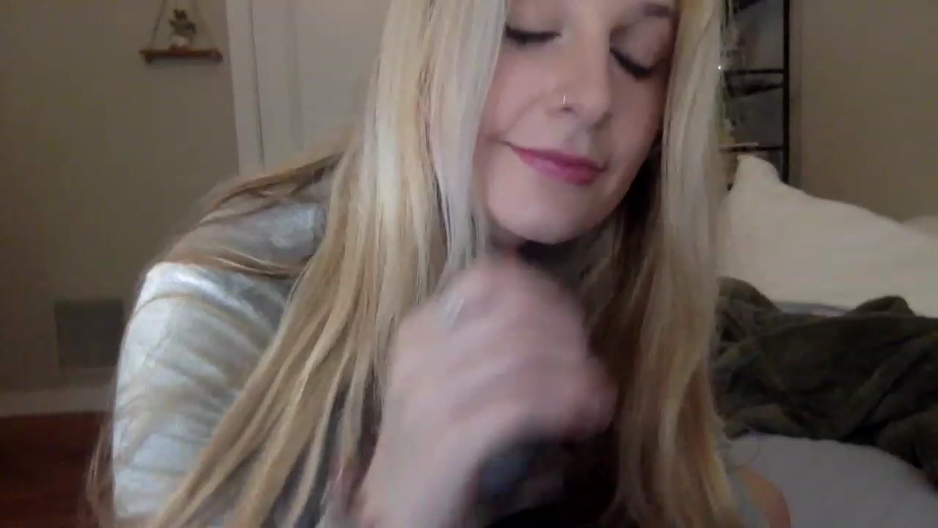 Gallery image thumbnail from Amateurblonde's myfreecams stream on, 01/10/2023, 20:06 image 4 of 20