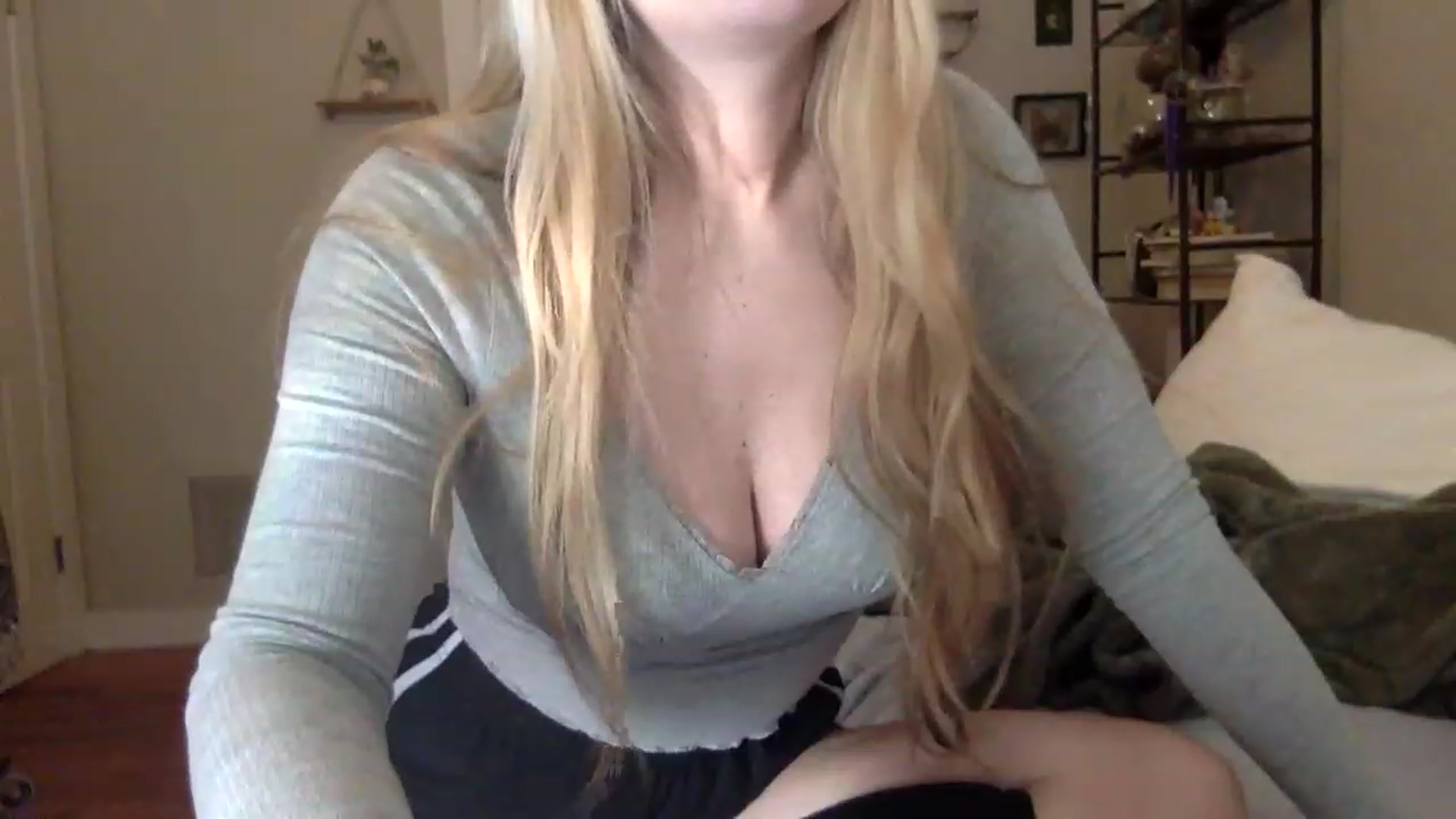Gallery image thumbnail from Amateurblonde's myfreecams stream on, 01/10/2023, 20:06 image 10 of 20