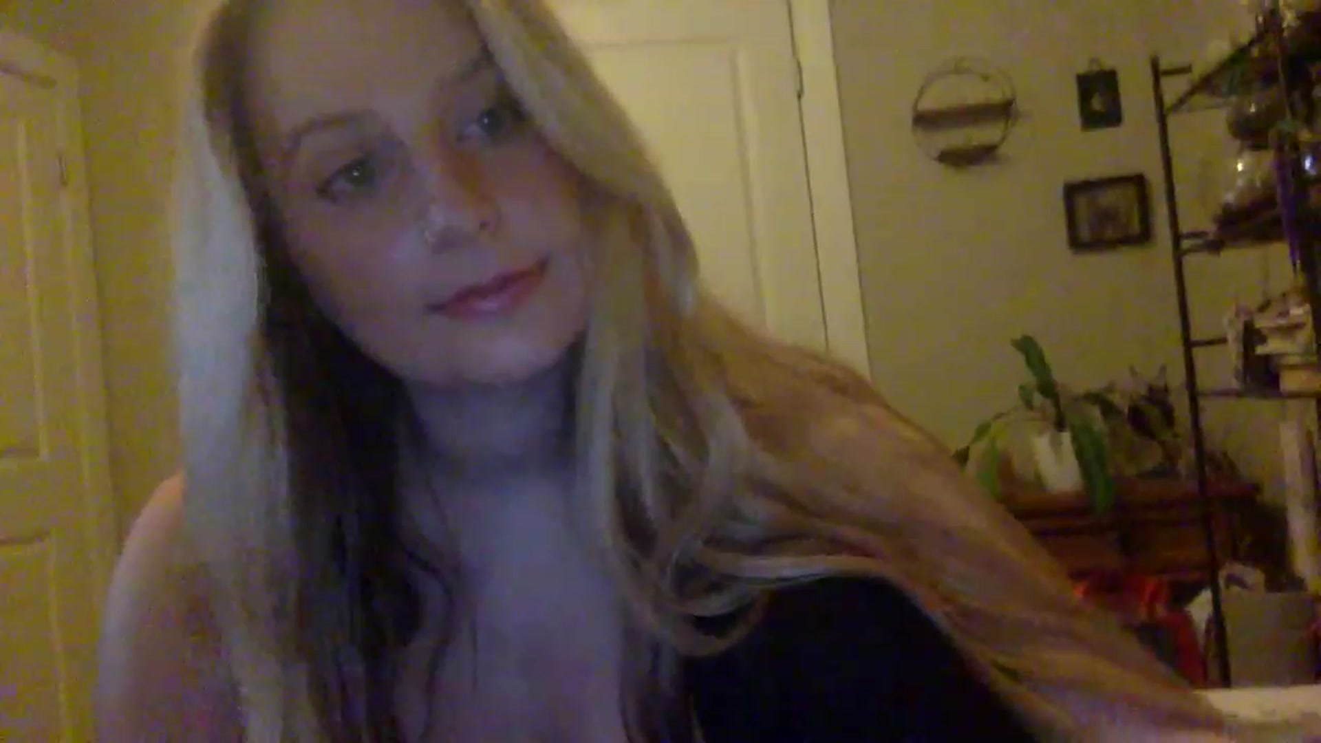 Gallery image thumbnail from Amateurblonde's myfreecams stream on, 01/12/2023, 08:22 image 19 of 20