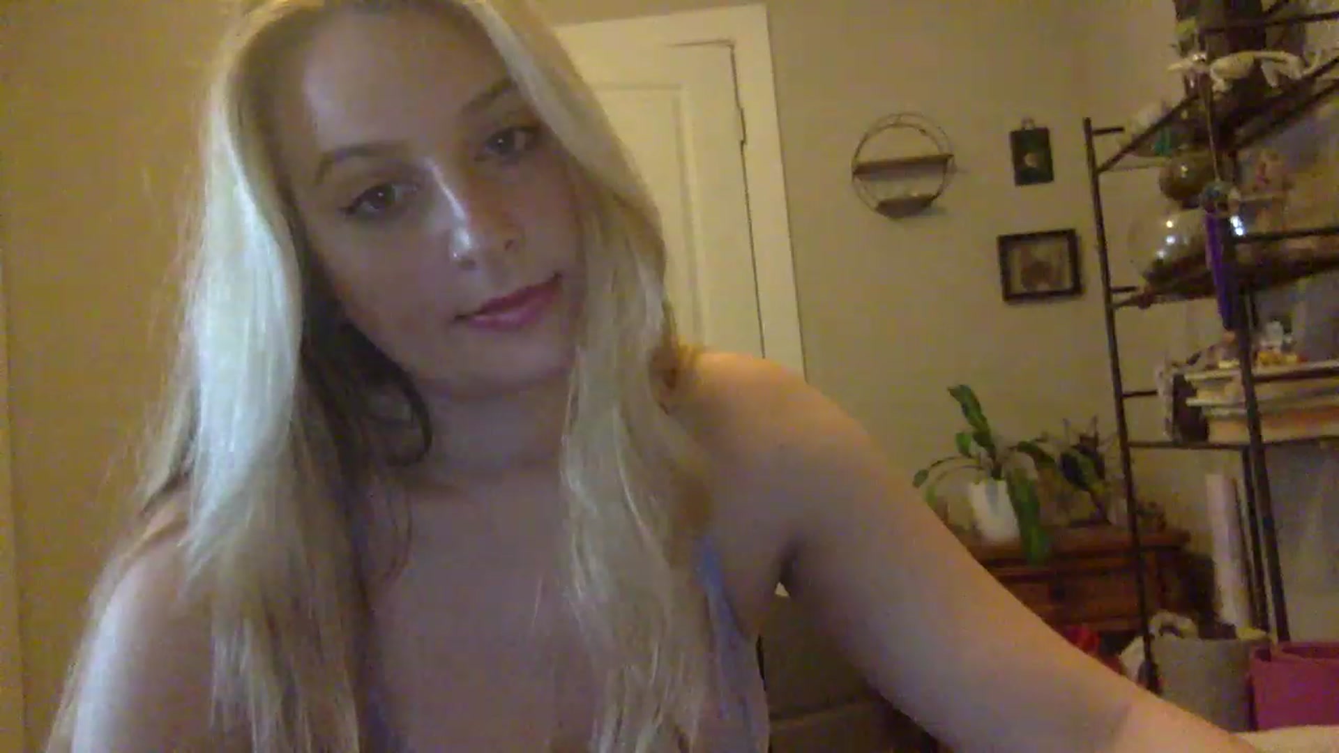 Gallery image thumbnail from Amateurblonde's myfreecams stream on, 01/12/2023, 08:22 image 7 of 20